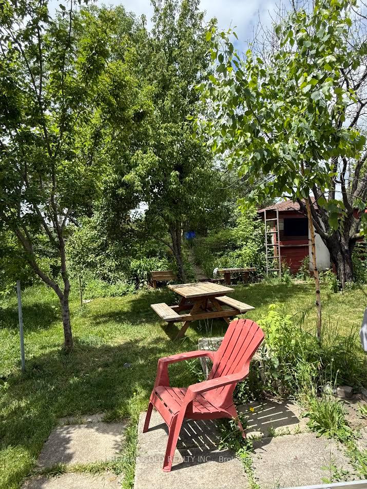 Photo 3 of 3777 Keenan Crescent, Mississauga, Malton — HOMEH