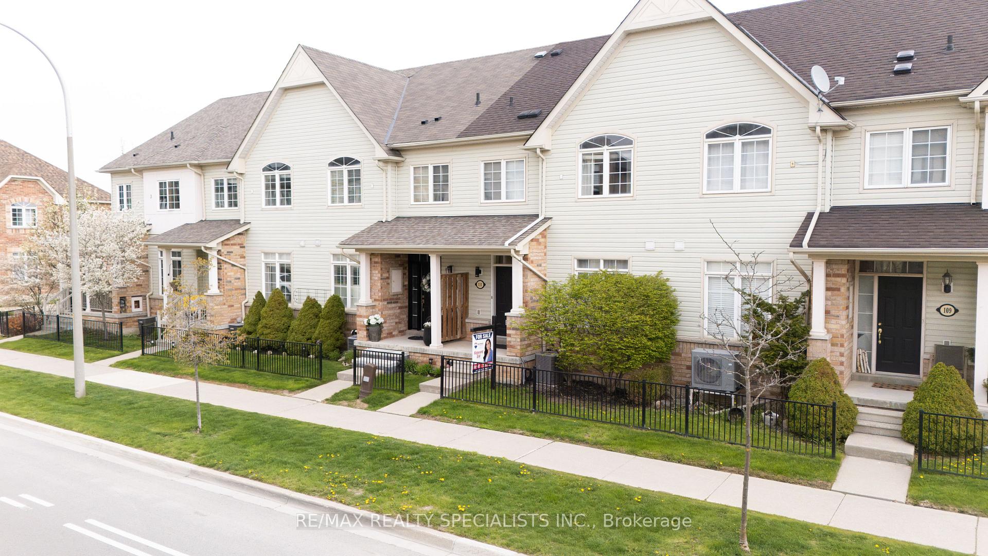 Photo 1 of 111 Civic Centre Drive, Whitby, Pringle Creek — HOMEH