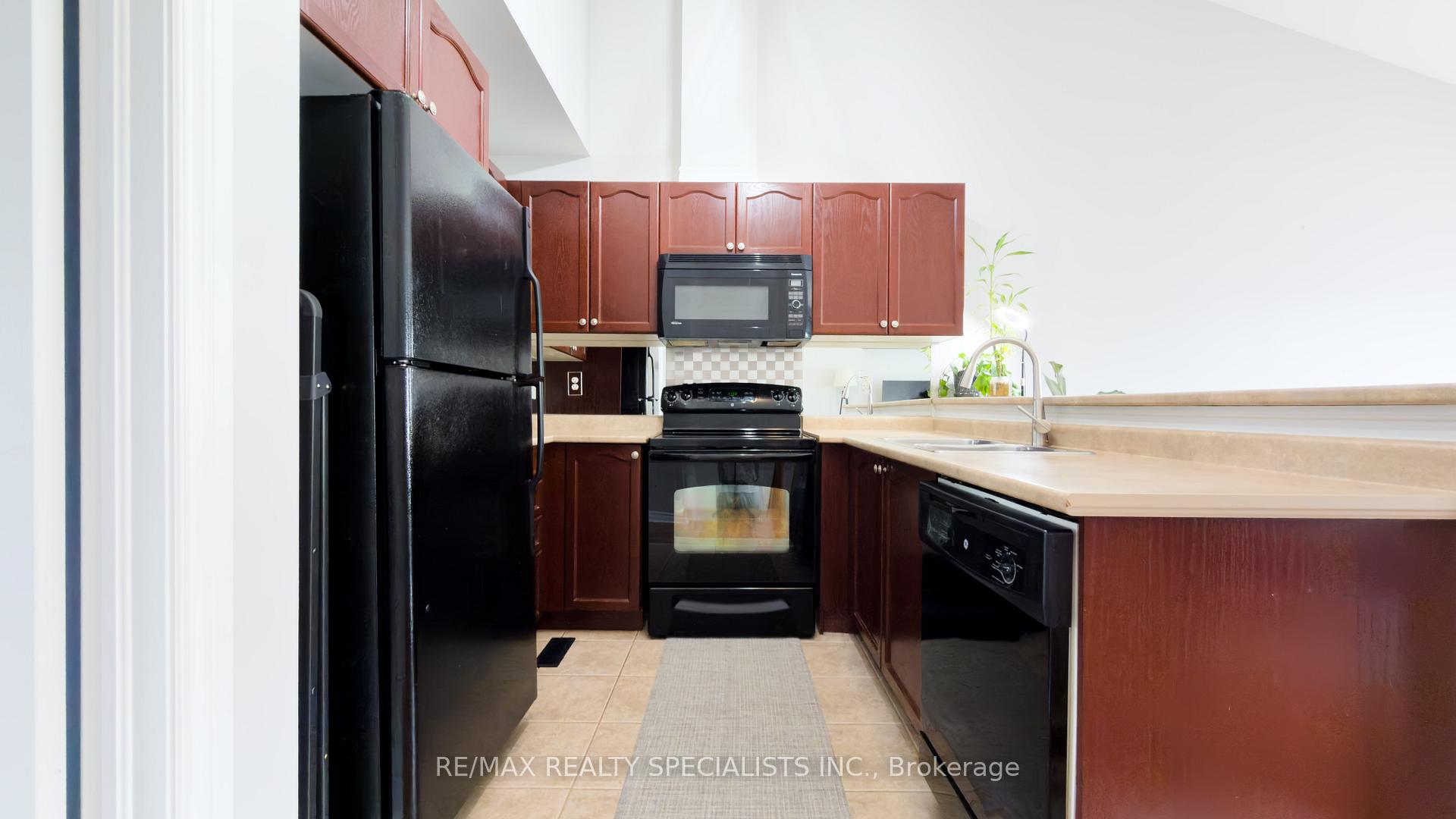 Photo 5 of 111 Civic Centre Drive, Whitby, Pringle Creek — HOMEH