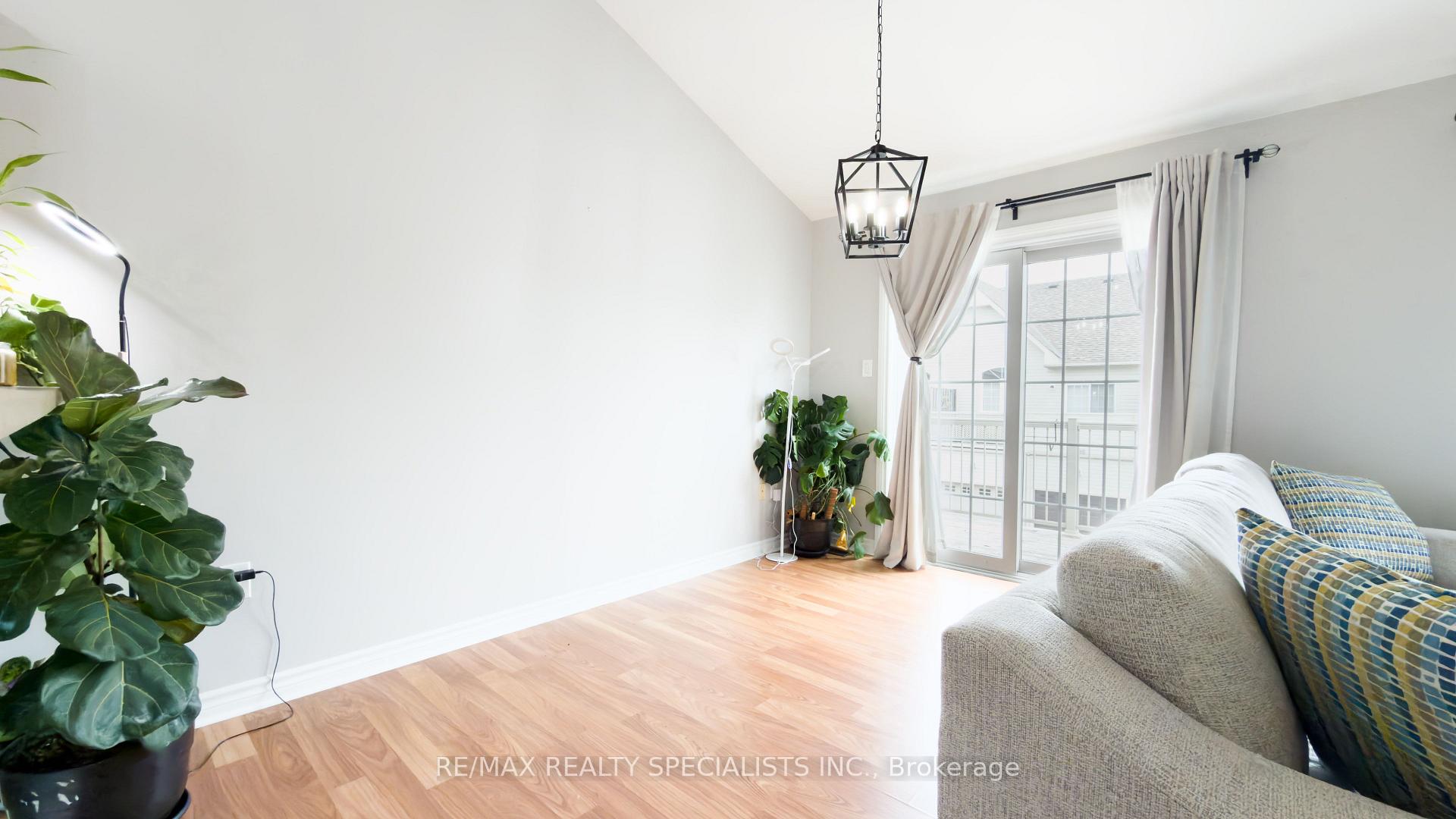 Photo 7 of 111 Civic Centre Drive, Whitby, Pringle Creek — HOMEH