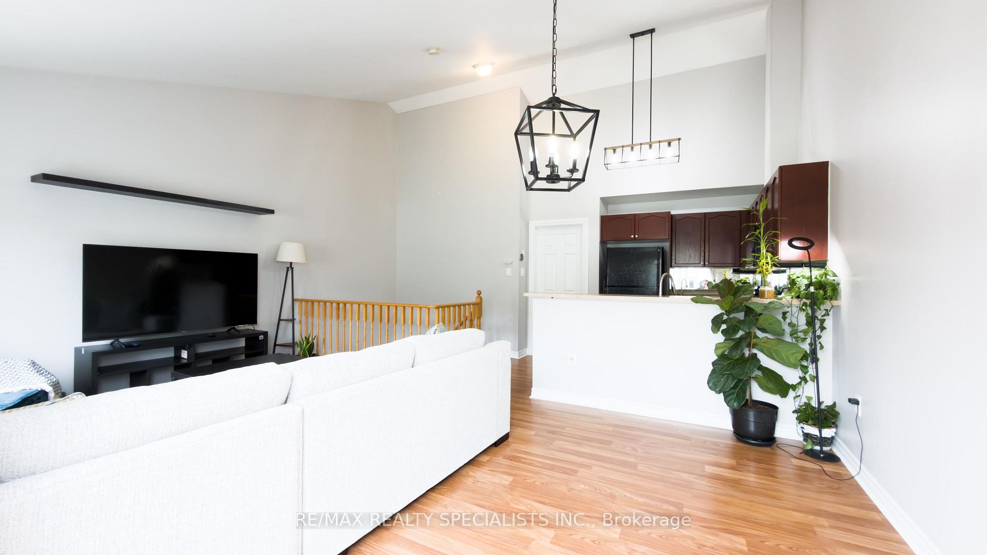 Photo 8 of 111 Civic Centre Drive, Whitby, Pringle Creek — HOMEH