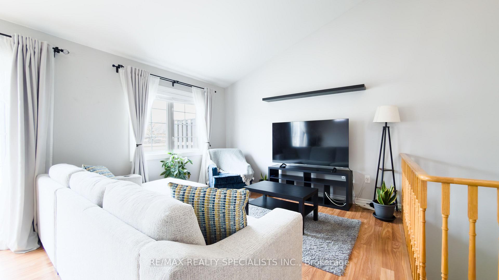Photo 9 of 111 Civic Centre Drive, Whitby, Pringle Creek — HOMEH