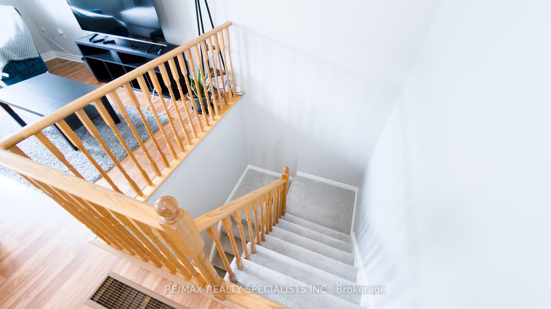 Photo 10 of 111 Civic Centre Drive, Whitby, Pringle Creek — HOMEH