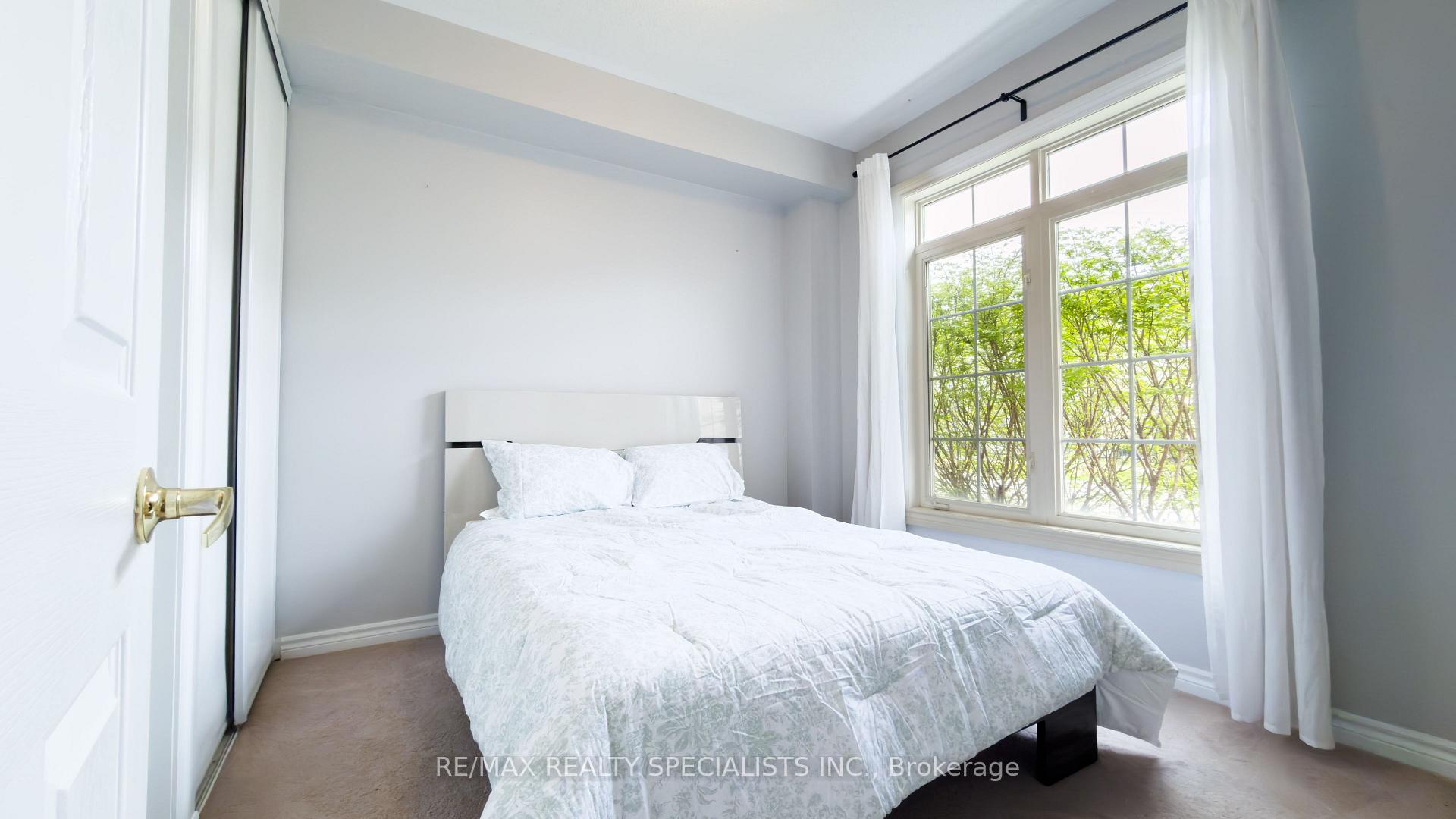 Photo 12 of 111 Civic Centre Drive, Whitby, Pringle Creek — HOMEH