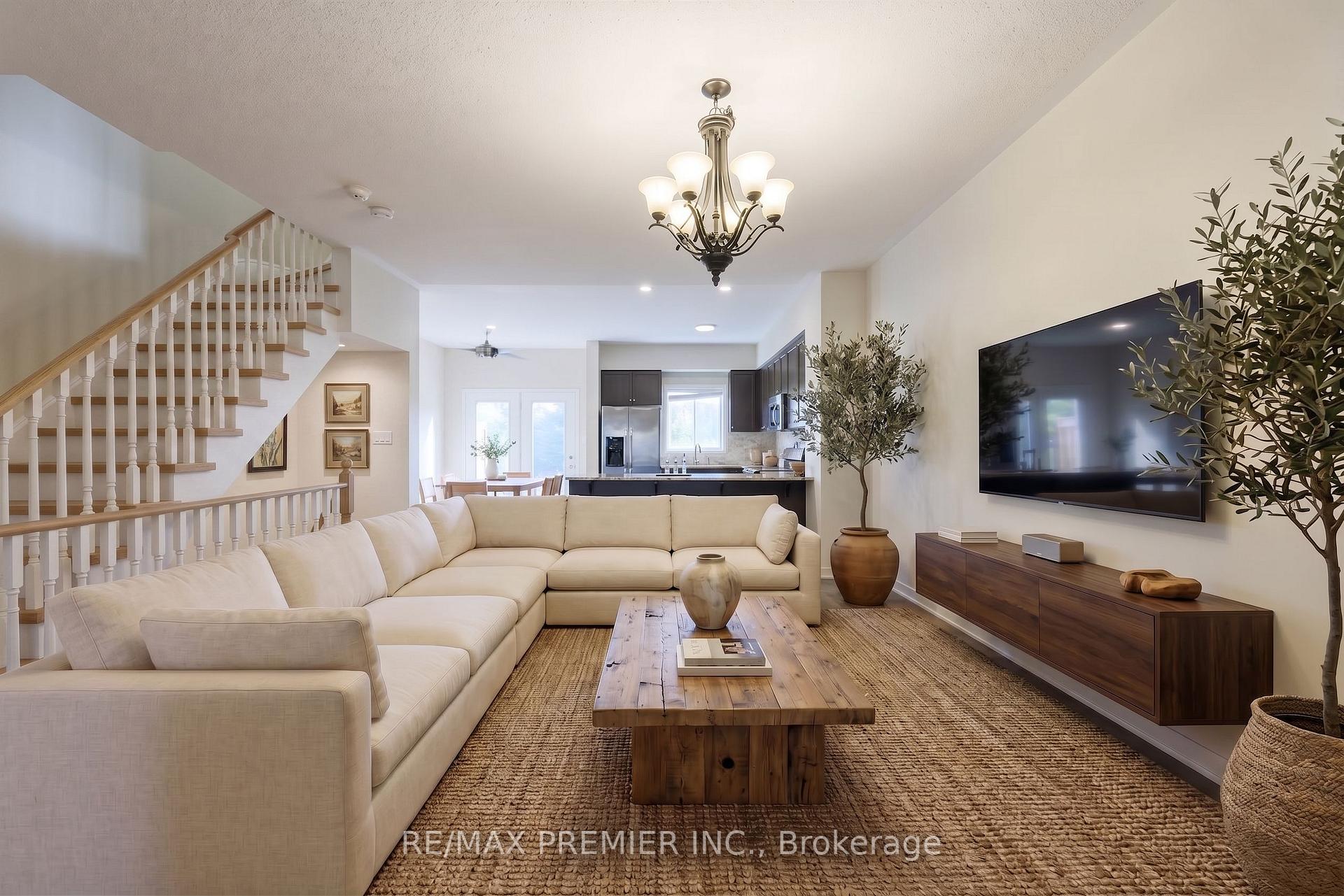 Photo 4 of 95 John Bell Crescent, Scarborough, Clairlea-Birchmount — HOMEH