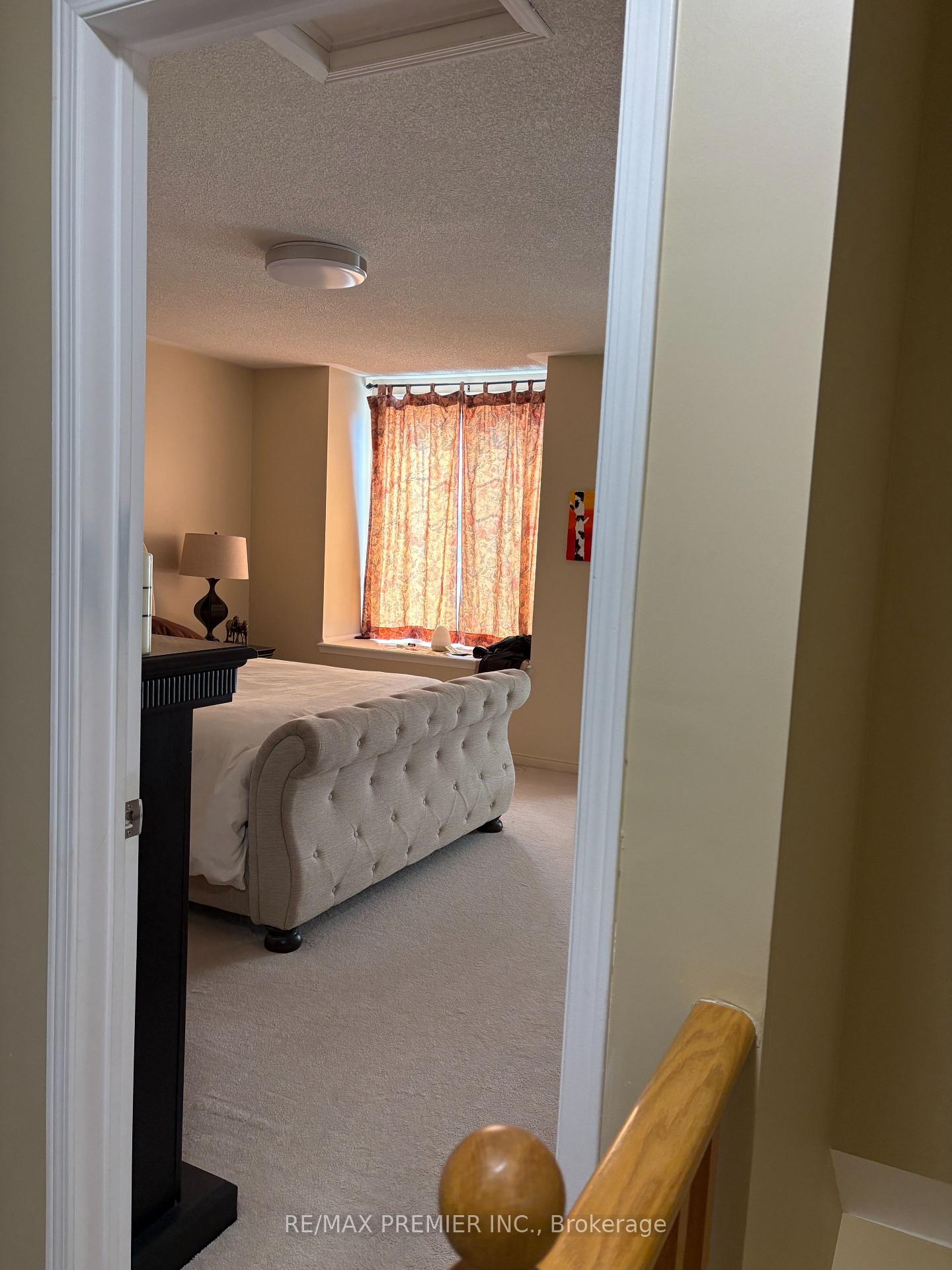 Photo 13 of 95 John Bell Crescent, Scarborough, Clairlea-Birchmount — HOMEH