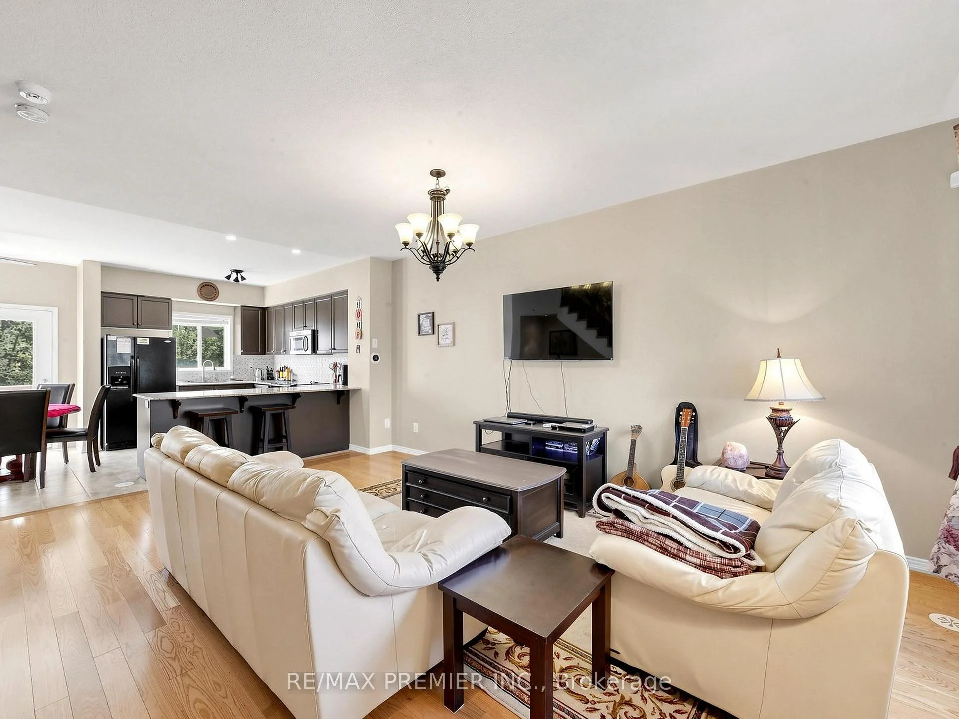 Photo 12 of 95 John Bell Crescent, Scarborough, Clairlea-Birchmount — HOMEH