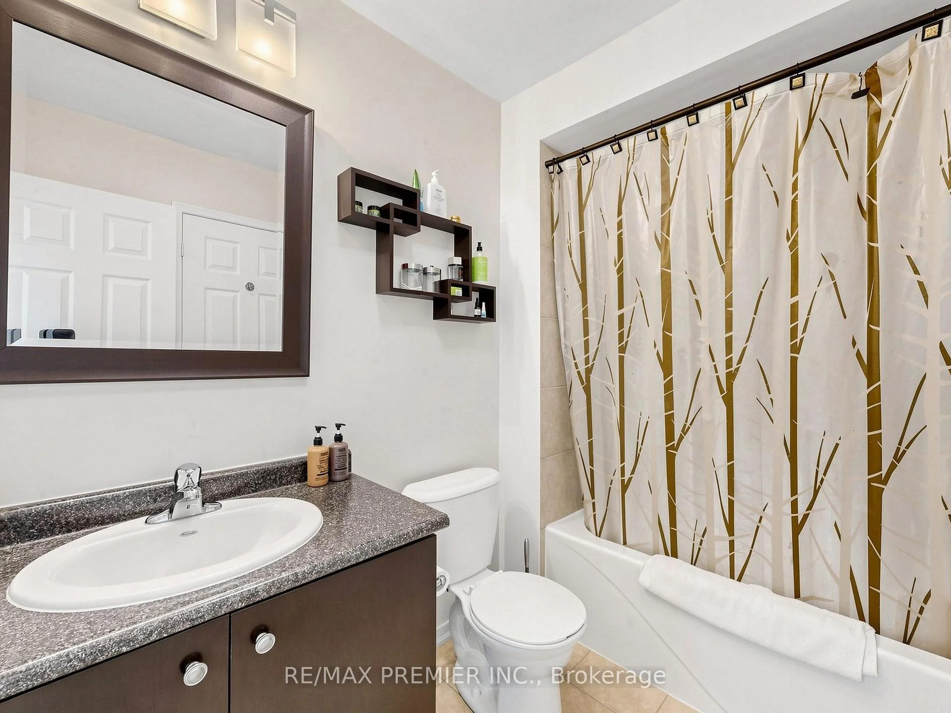 Photo 28 of 95 John Bell Crescent, Scarborough, Clairlea-Birchmount — HOMEH