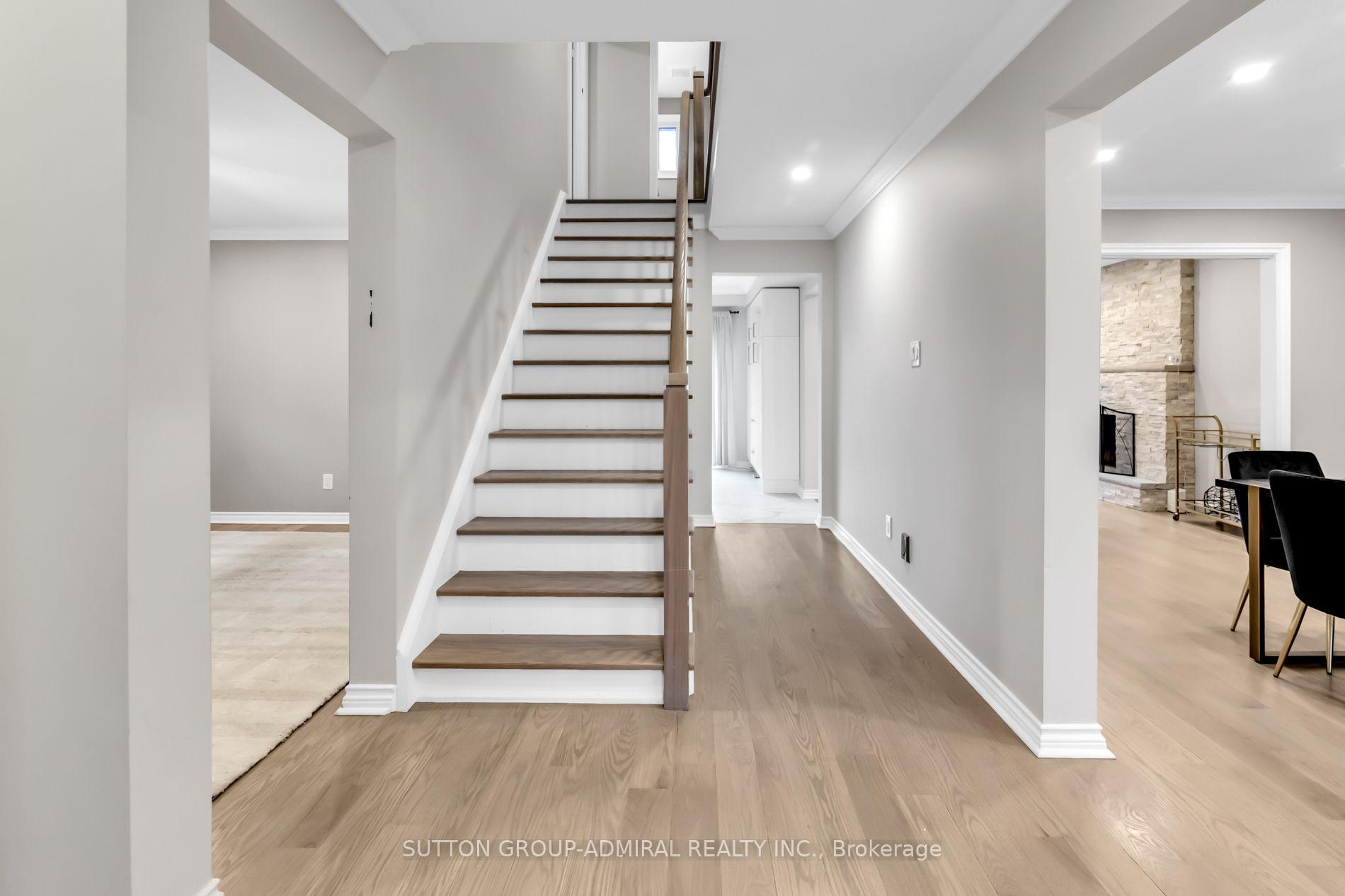 Photo 3 of Unit Main & 2nd, 119 Mccabe Crescent, Vaughan, Lakeview Estates — HOMEH