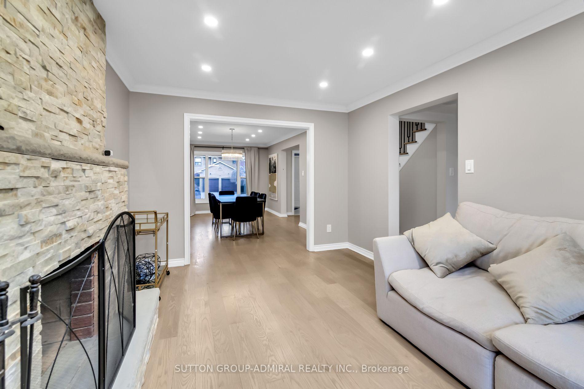 Photo 6 of Unit Main & 2nd, 119 Mccabe Crescent, Vaughan, Lakeview Estates — HOMEH