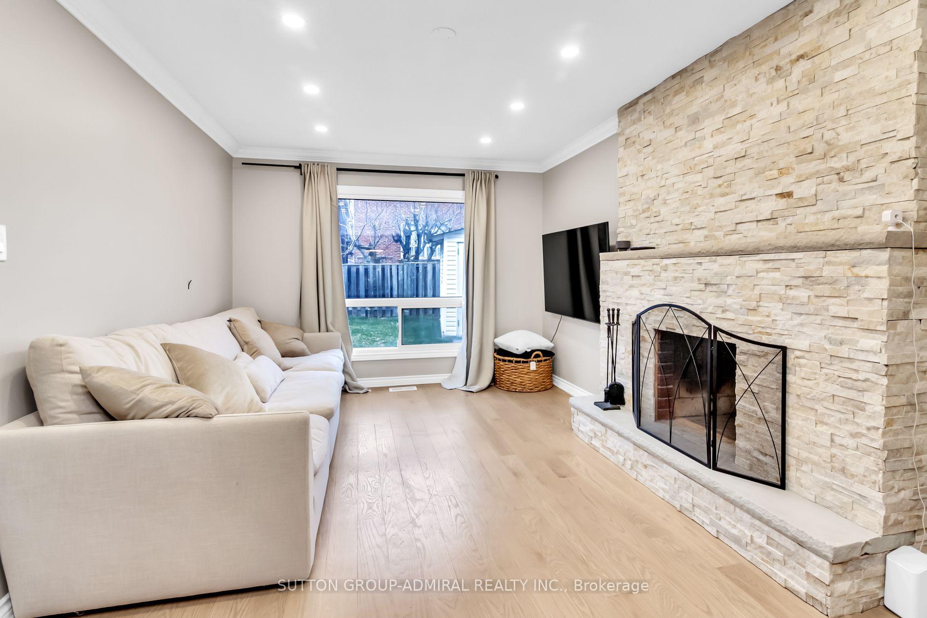 Photo 7 of Unit Main & 2nd, 119 Mccabe Crescent, Vaughan, Lakeview Estates — HOMEH