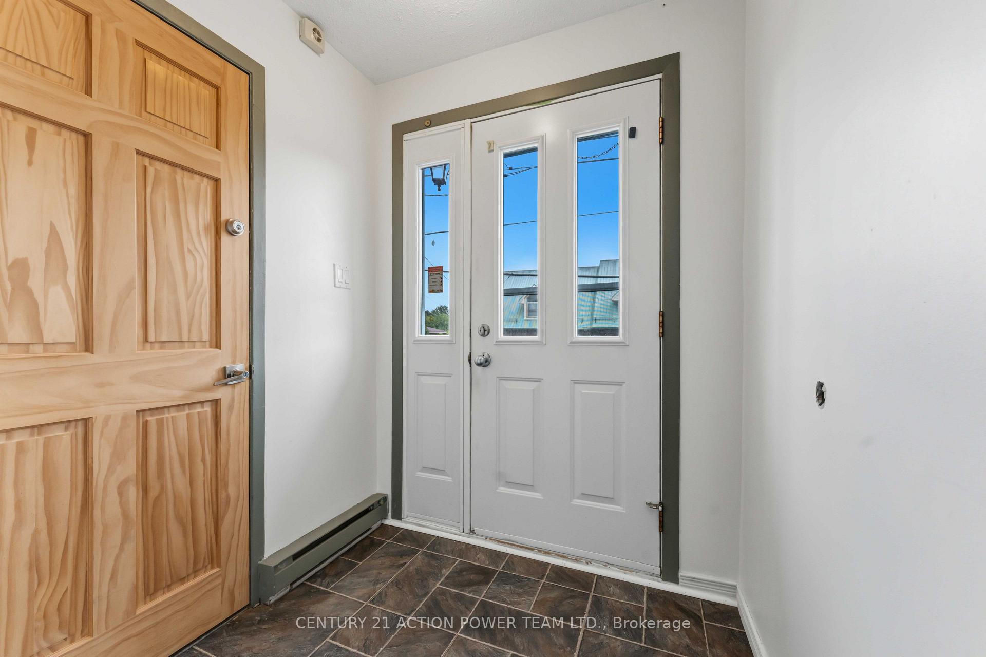 Photo 3 of Unit B, 1150 St Pierre Street, Ottawa, Convent Glen South — HOMEH