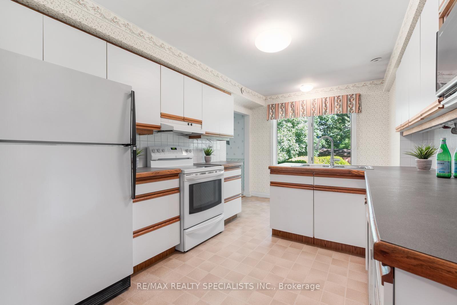 Photo 3 of 14 Michael Drive, North York, Hillcrest Village — HOMEH