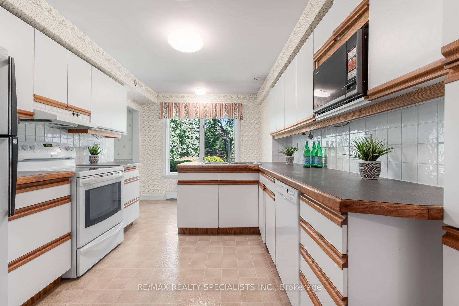 Photo 4 of 14 Michael Drive, North York, Hillcrest Village — HOMEH