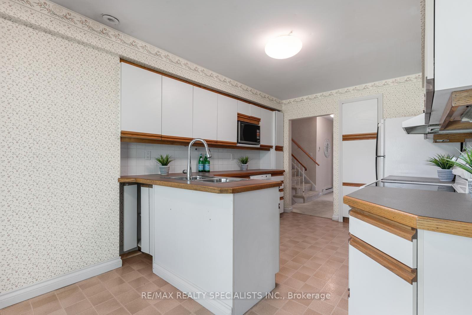Photo 6 of 14 Michael Drive, North York, Hillcrest Village — HOMEH