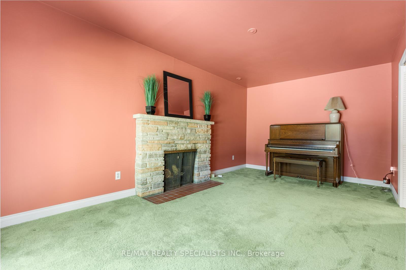 Photo 16 of 14 Michael Drive, North York, Hillcrest Village — HOMEH