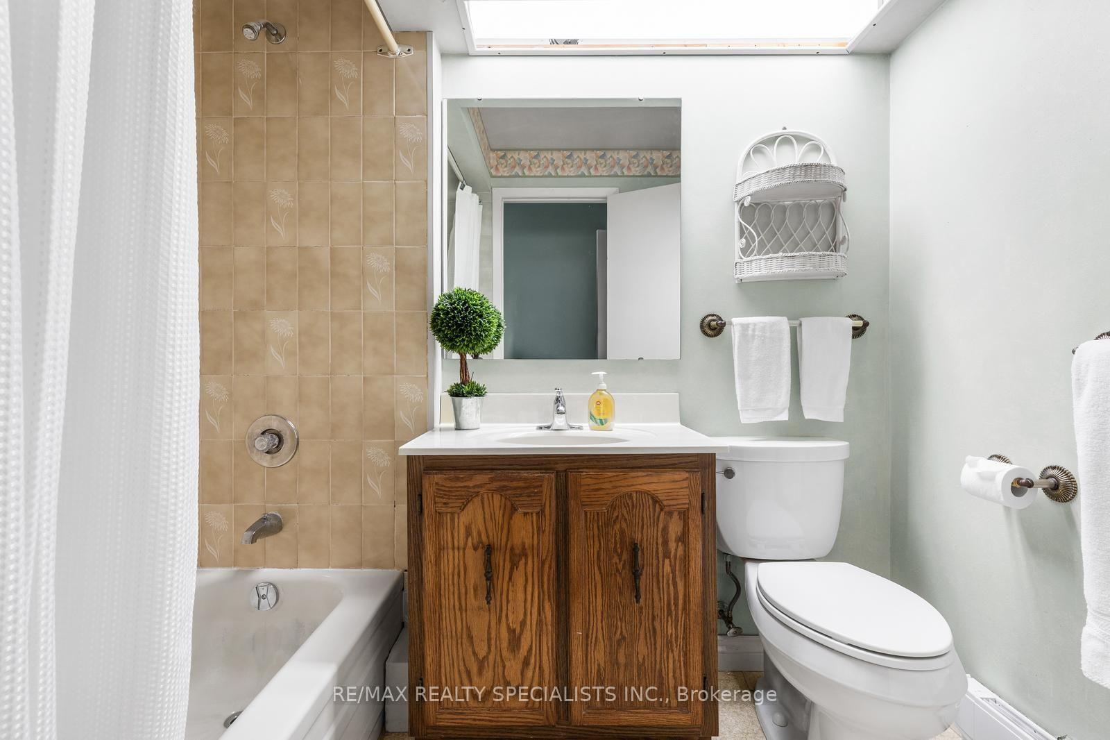 Photo 19 of 14 Michael Drive, North York, Hillcrest Village — HOMEH