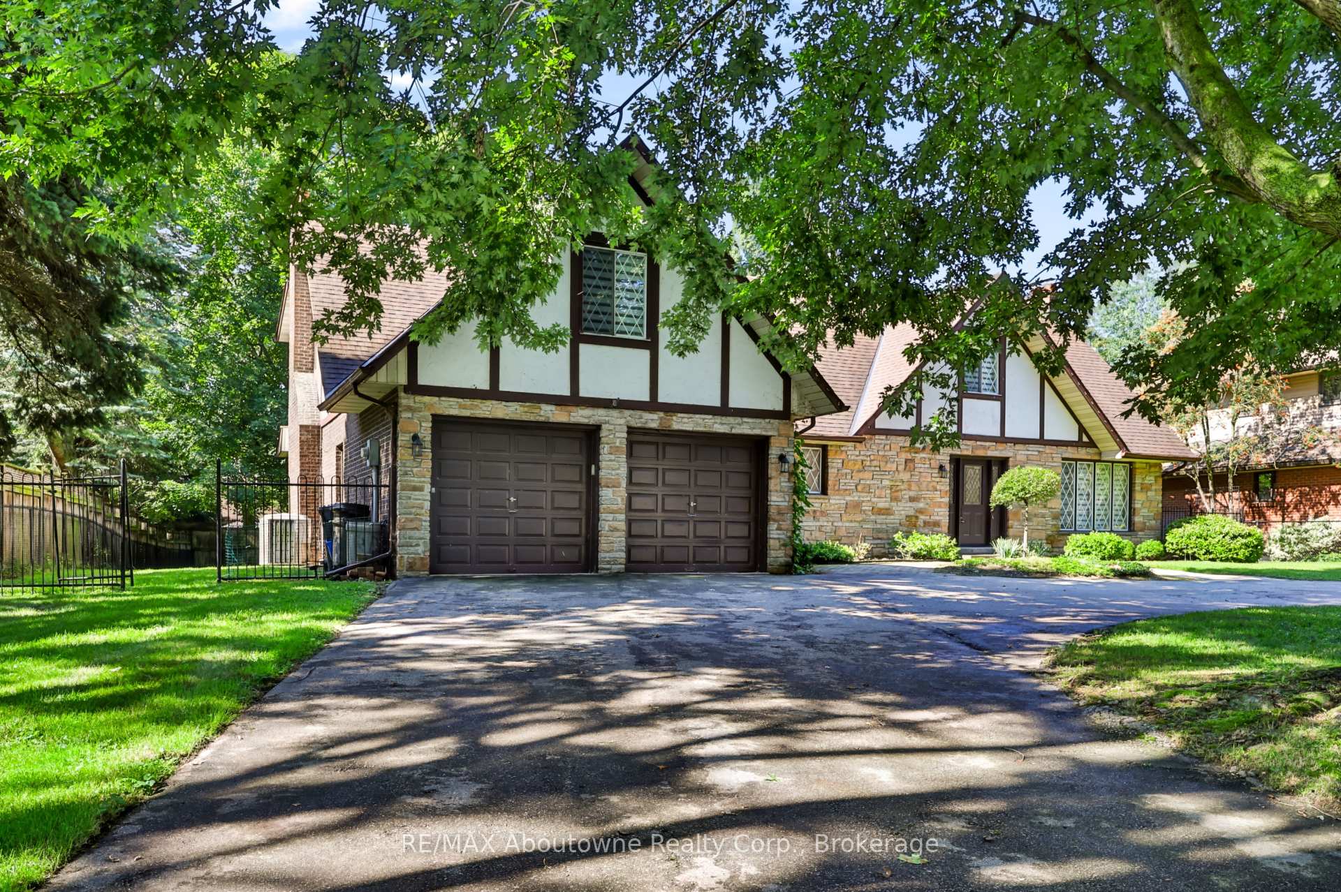 Photo 3 of 30 Birkbank Drive, Oakville, Ford — HOMEH