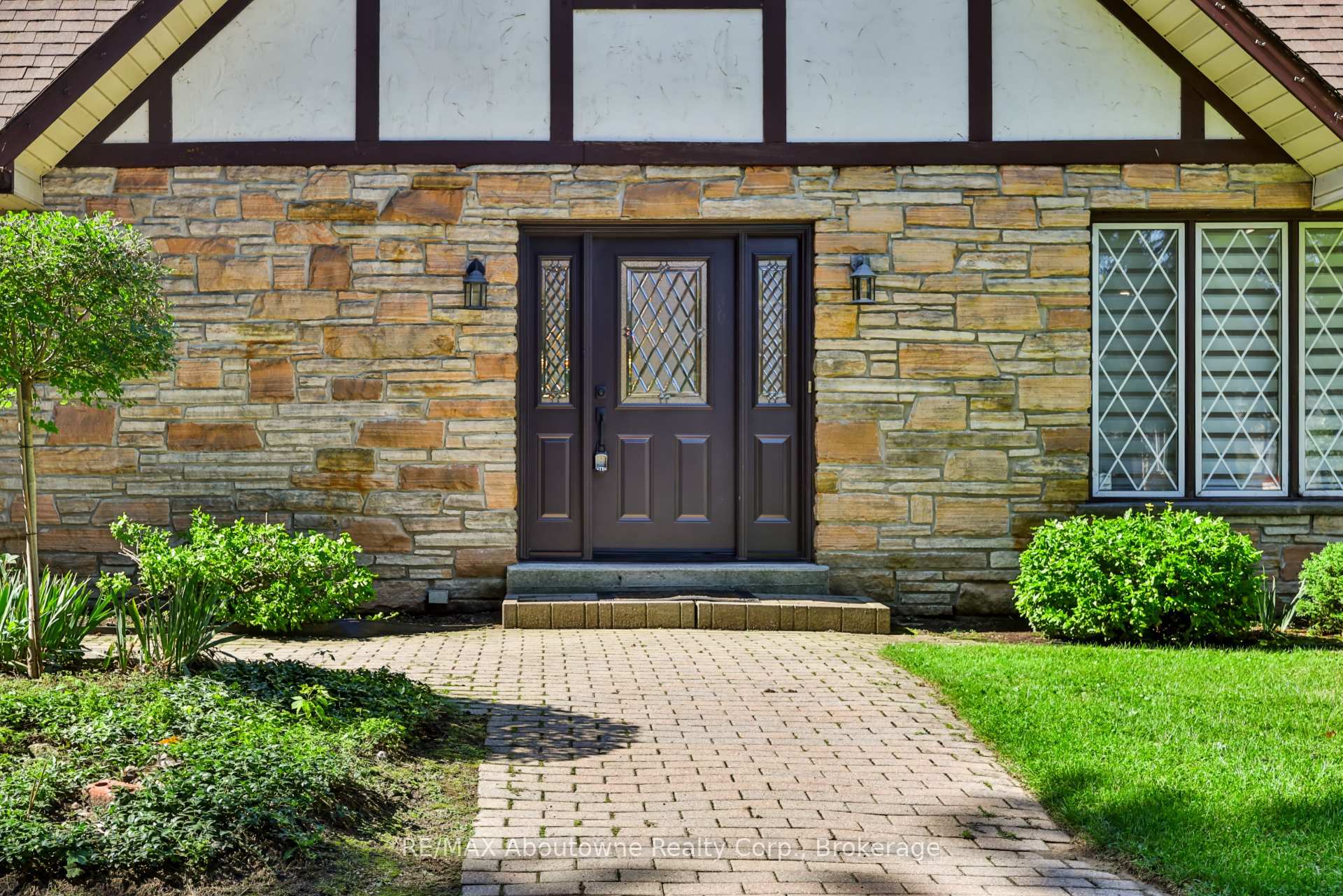 Photo 4 of 30 Birkbank Drive, Oakville, Ford — HOMEH