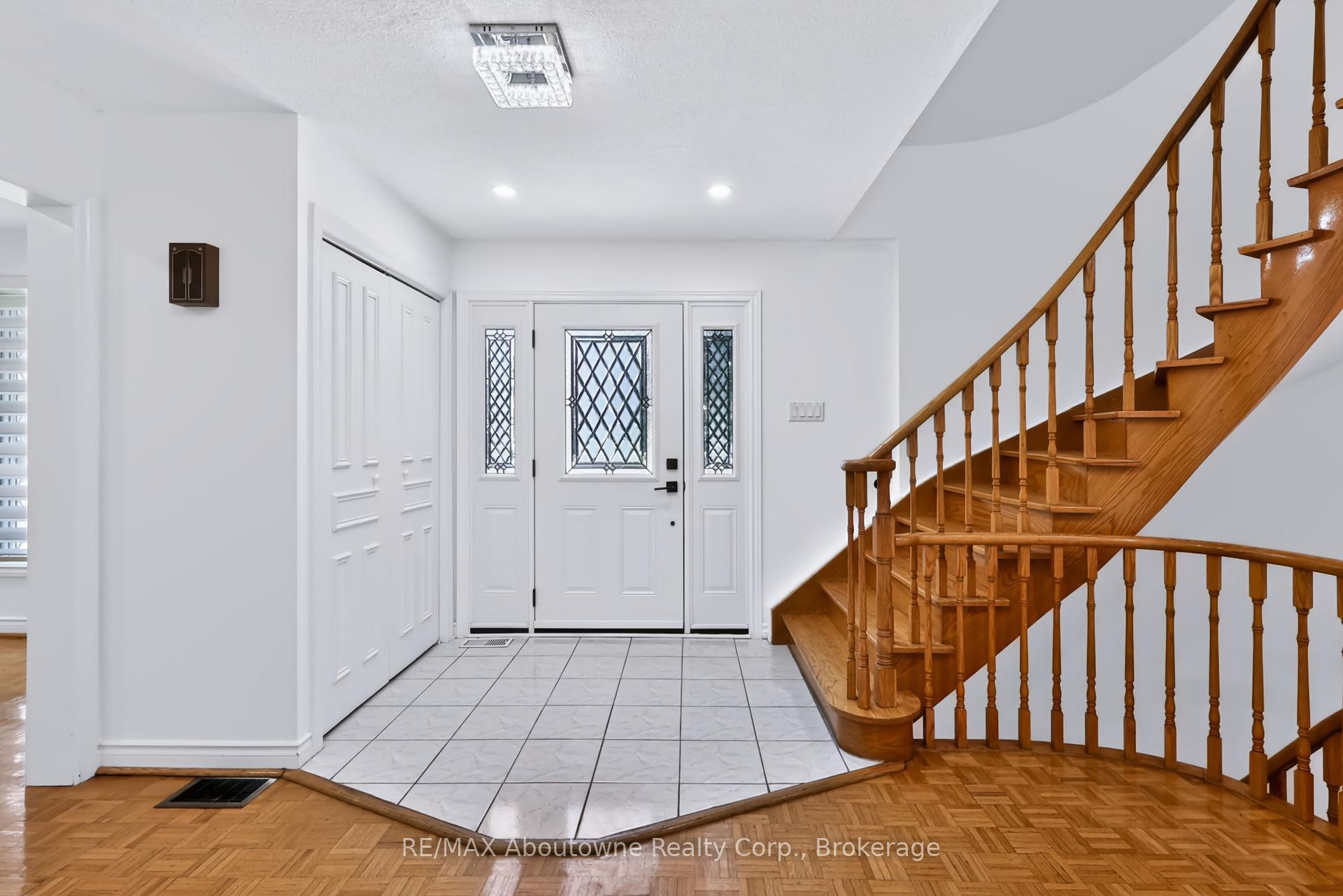 Photo 5 of 30 Birkbank Drive, Oakville, Ford — HOMEH