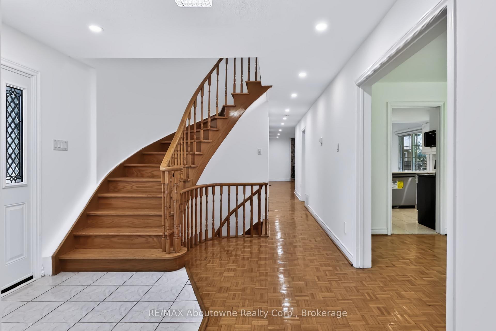 Photo 8 of 30 Birkbank Drive, Oakville, Ford — HOMEH