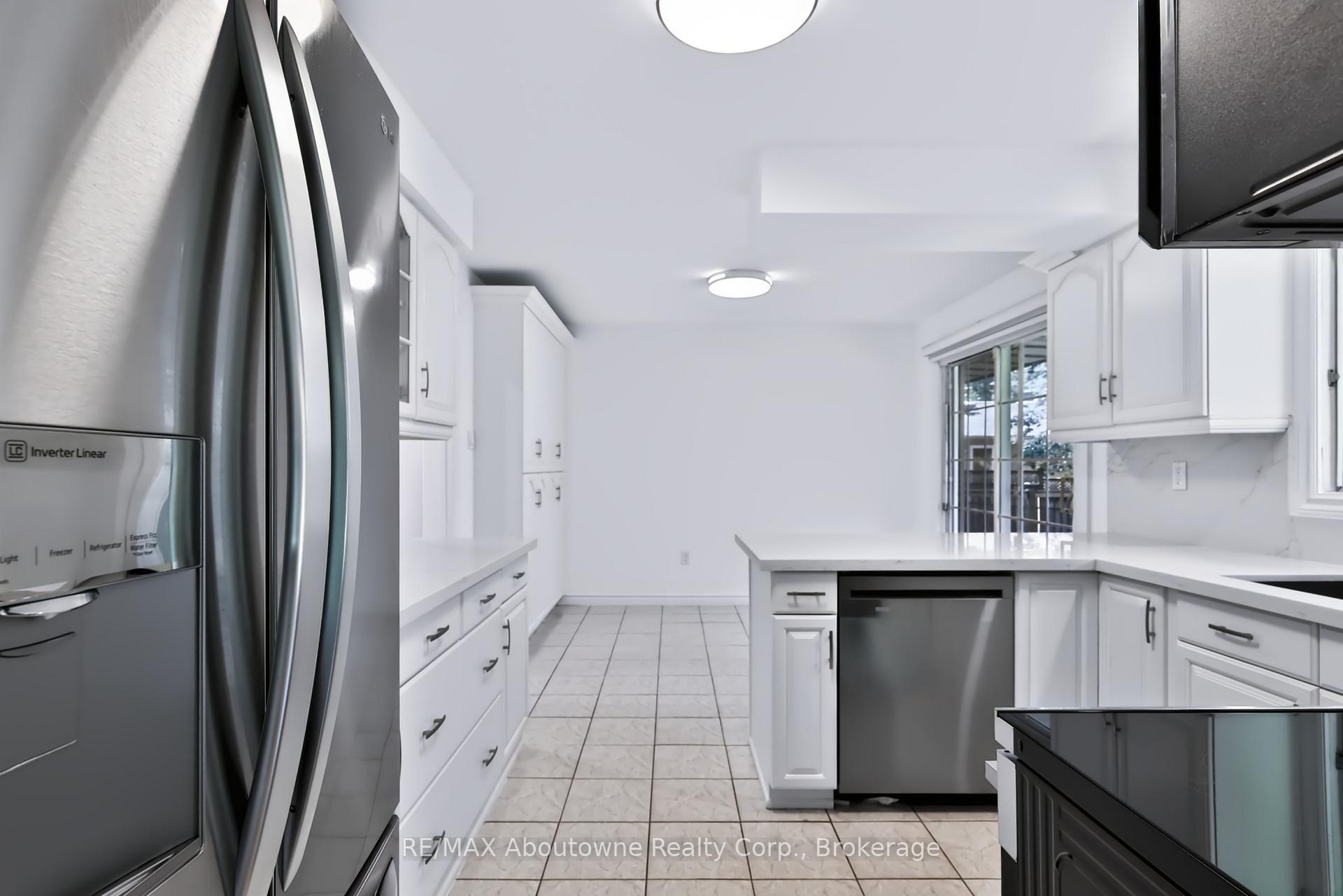 Photo 12 of 30 Birkbank Drive, Oakville, Ford — HOMEH