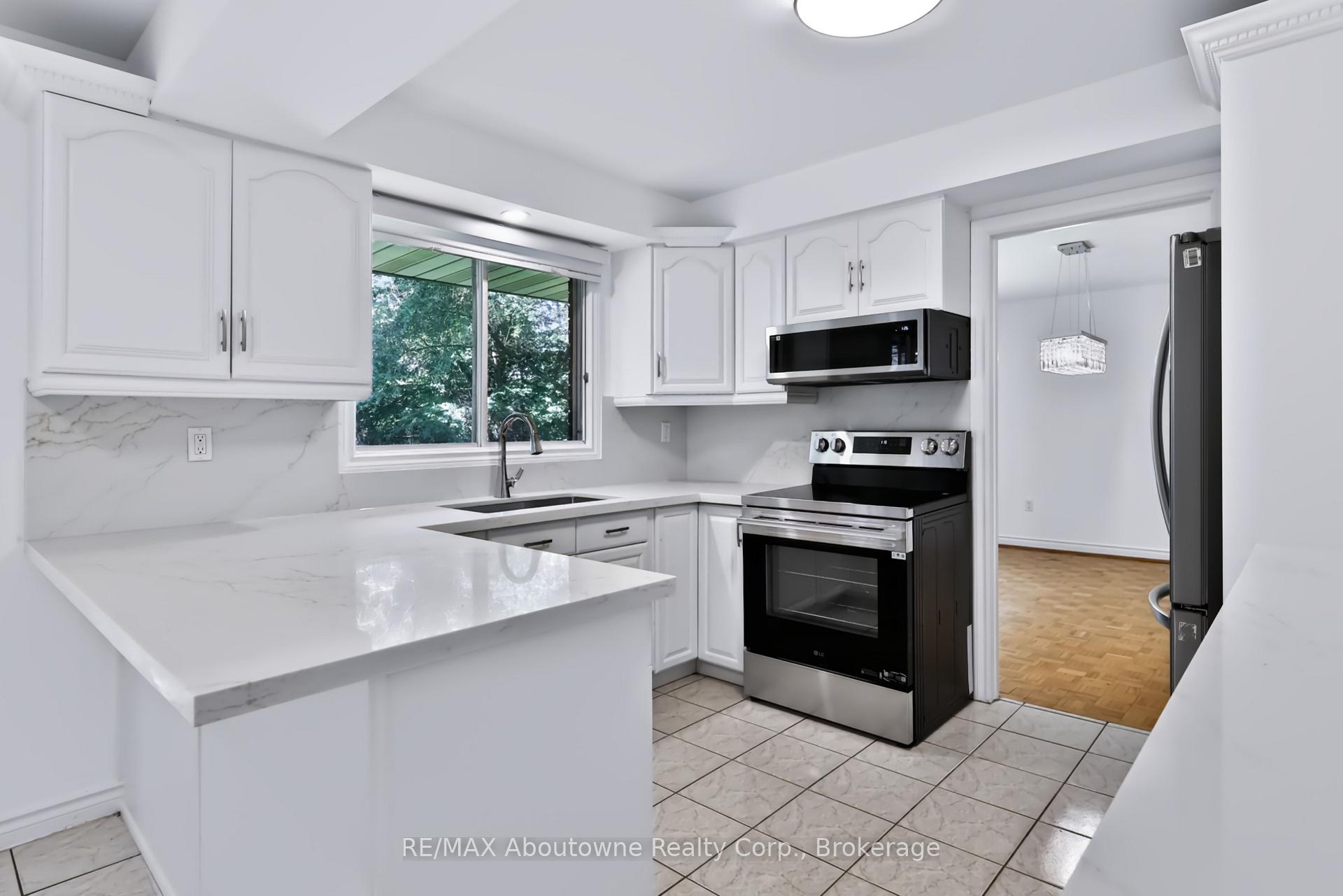 Photo 13 of 30 Birkbank Drive, Oakville, Ford — HOMEH