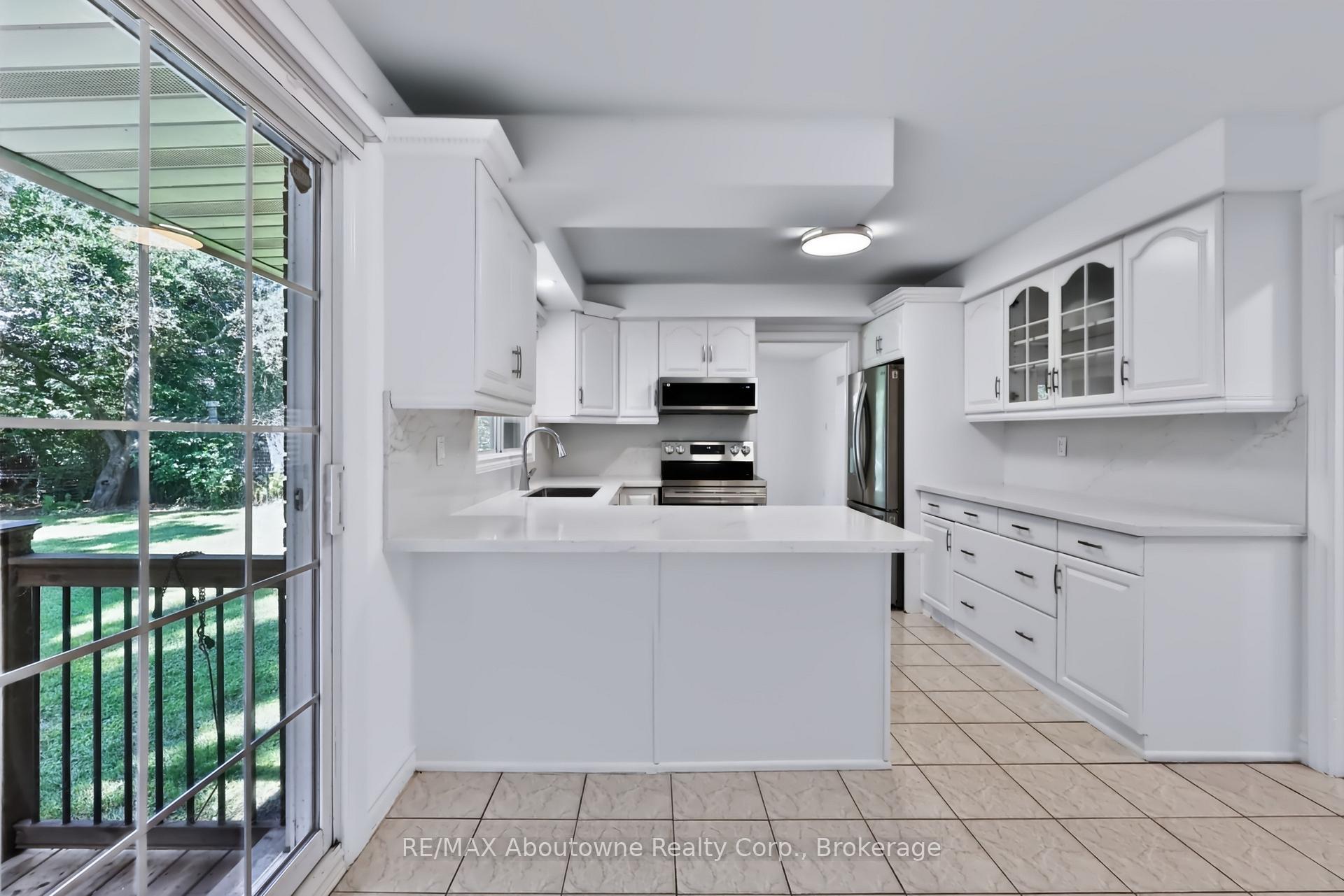 Photo 14 of 30 Birkbank Drive, Oakville, Ford — HOMEH