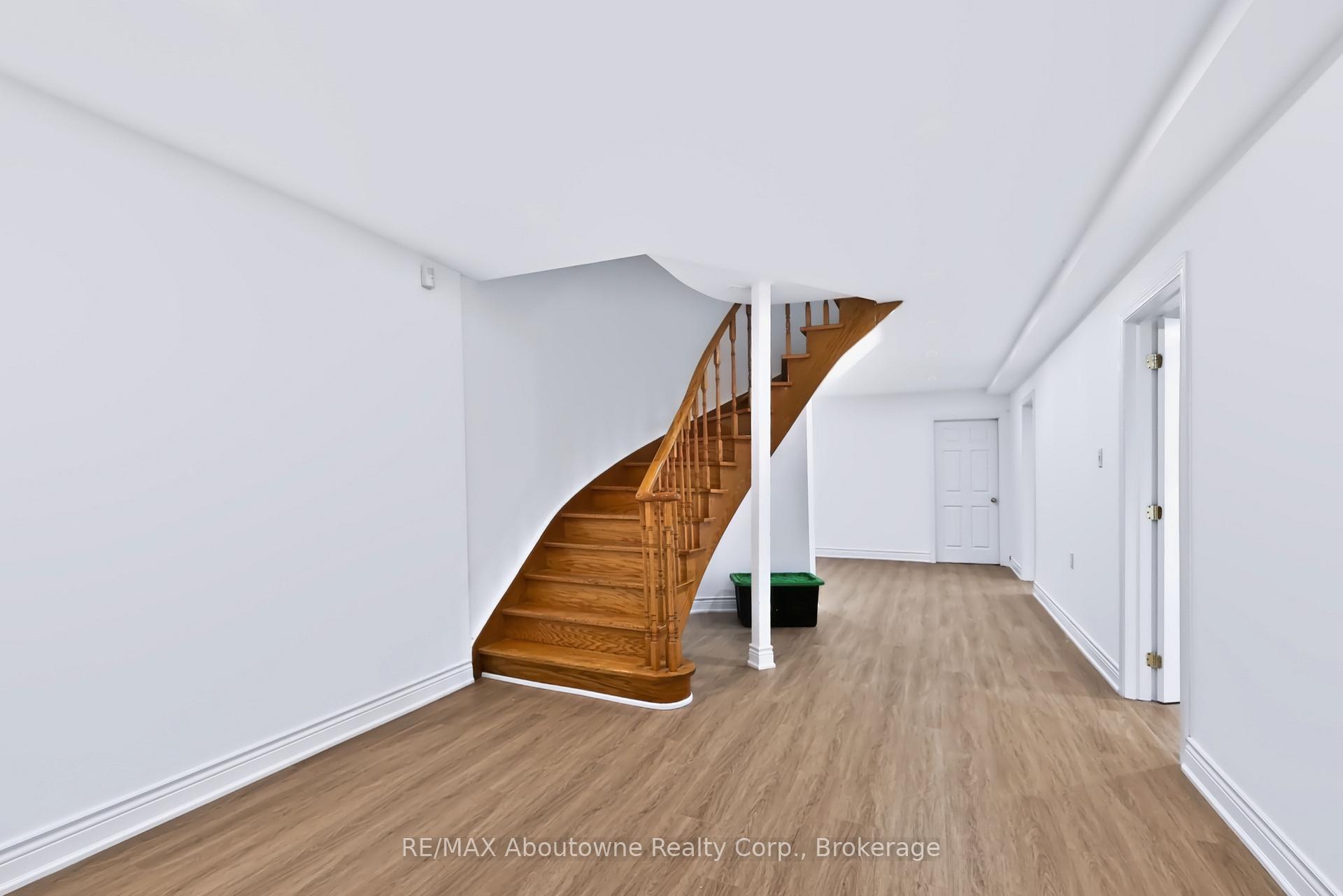 Photo 34 of 30 Birkbank Drive, Oakville, Ford — HOMEH