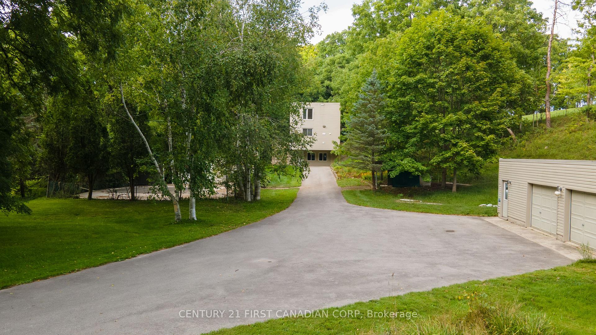 Photo 5 of 2546 Westdel Bourne, London, South K — HOMEH
