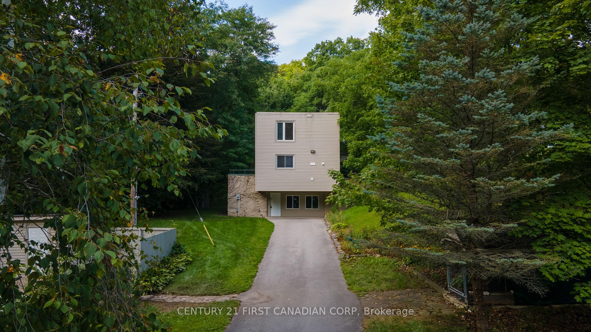 Photo 6 of 2546 Westdel Bourne, London, South K — HOMEH