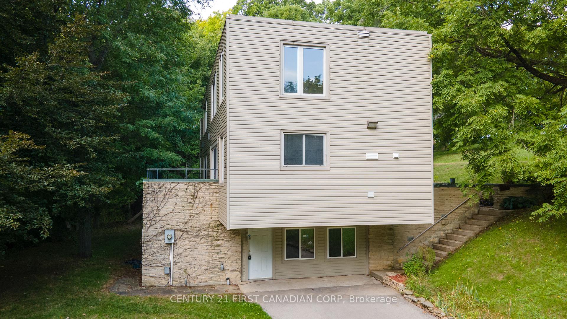 Photo 9 of 2546 Westdel Bourne, London, South K — HOMEH