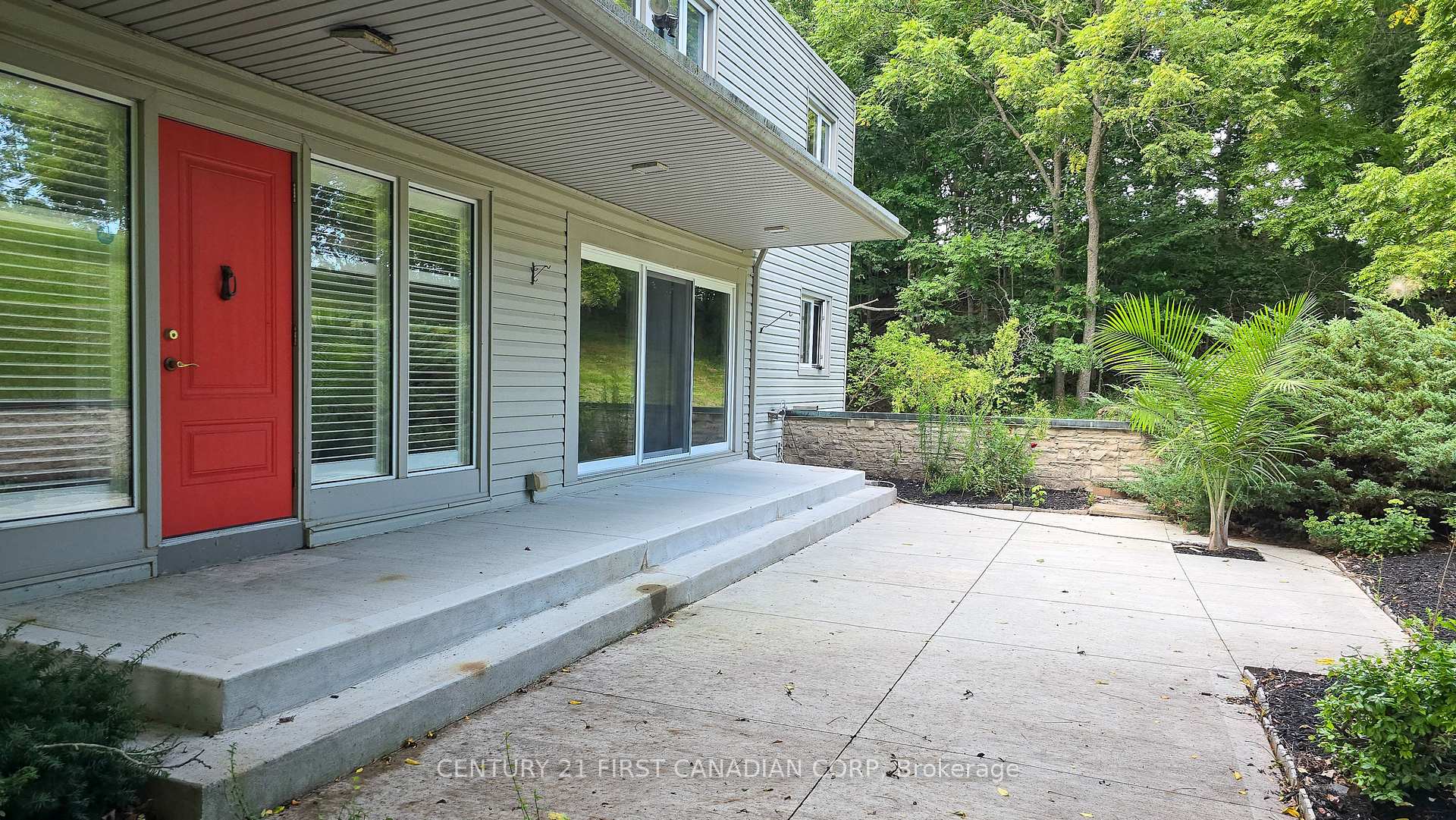 Photo 10 of 2546 Westdel Bourne, London, South K — HOMEH