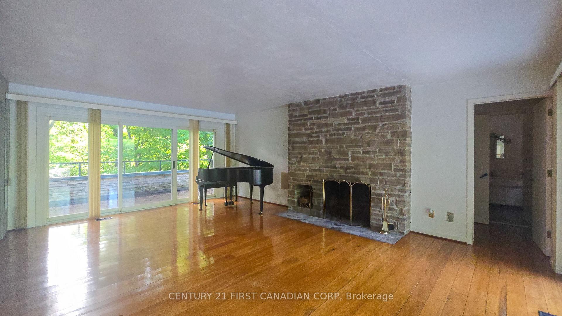 Photo 12 of 2546 Westdel Bourne, London, South K — HOMEH
