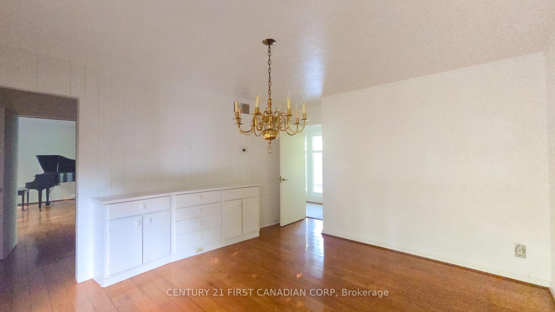 Photo 14 of 2546 Westdel Bourne, London, South K — HOMEH