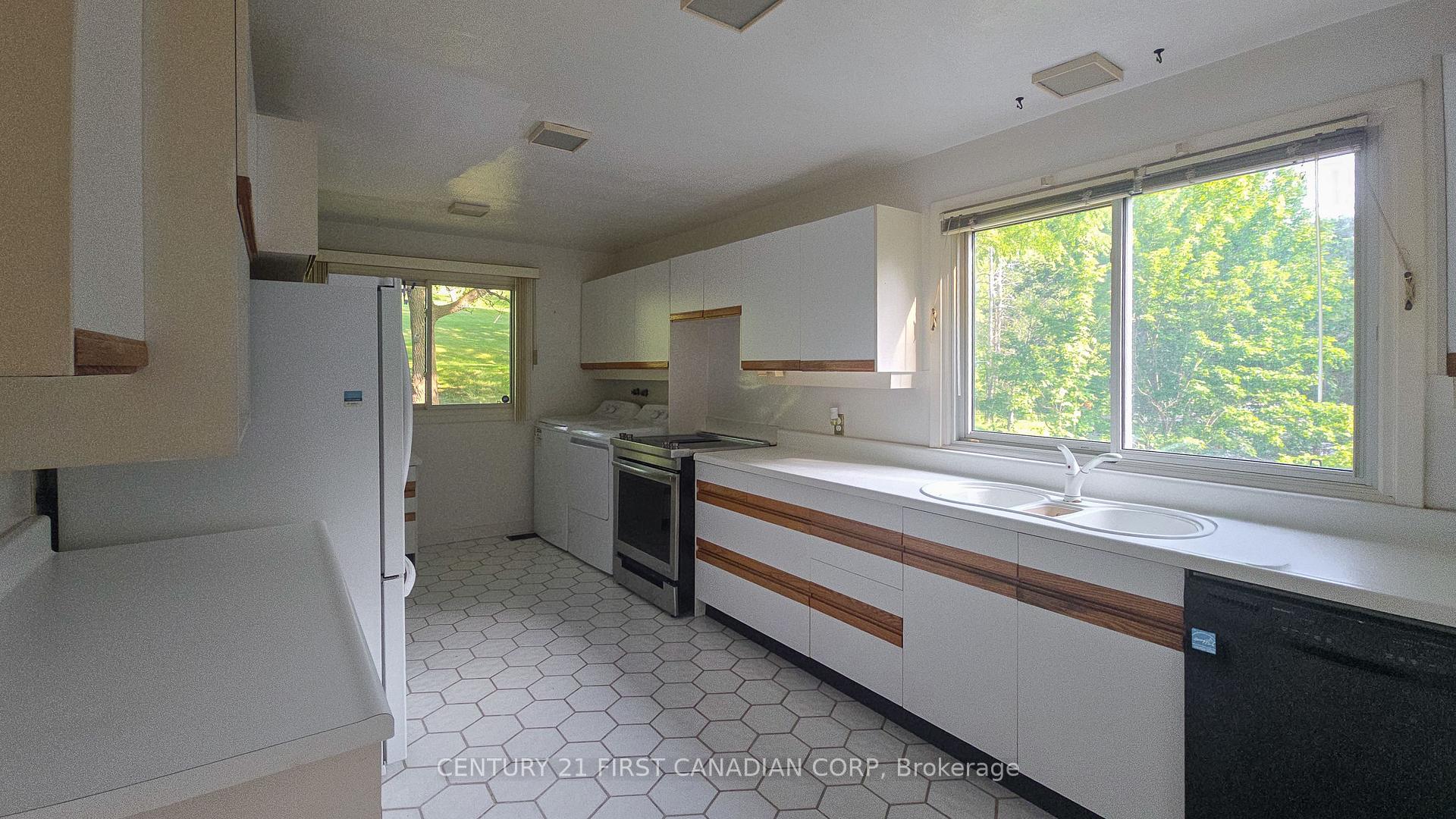 Photo 15 of 2546 Westdel Bourne, London, South K — HOMEH