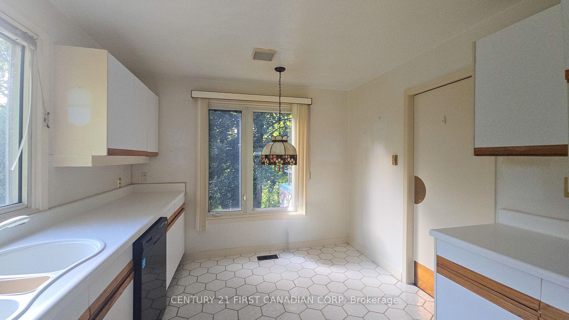Photo 16 of 2546 Westdel Bourne, London, South K — HOMEH