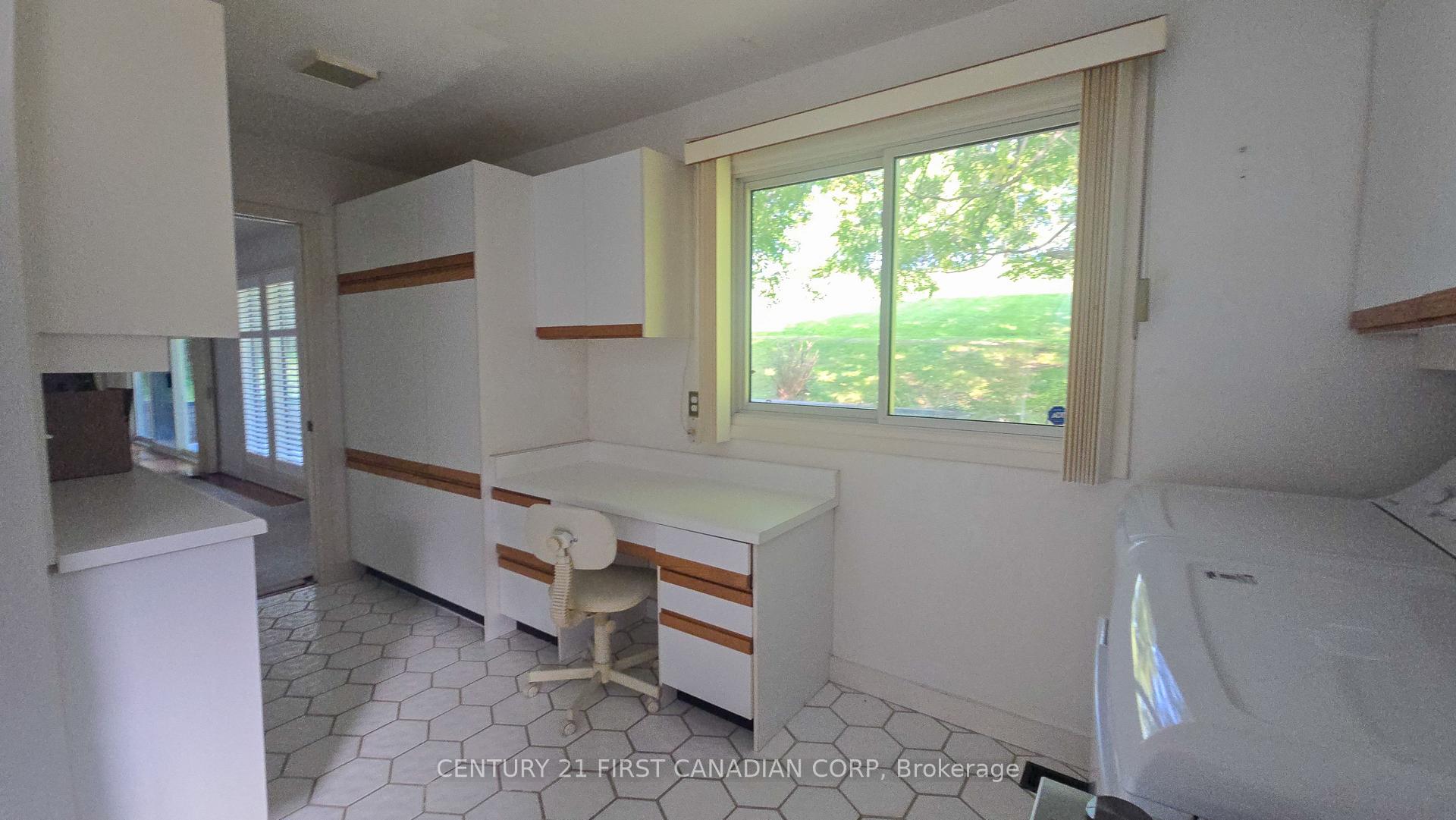 Photo 17 of 2546 Westdel Bourne, London, South K — HOMEH