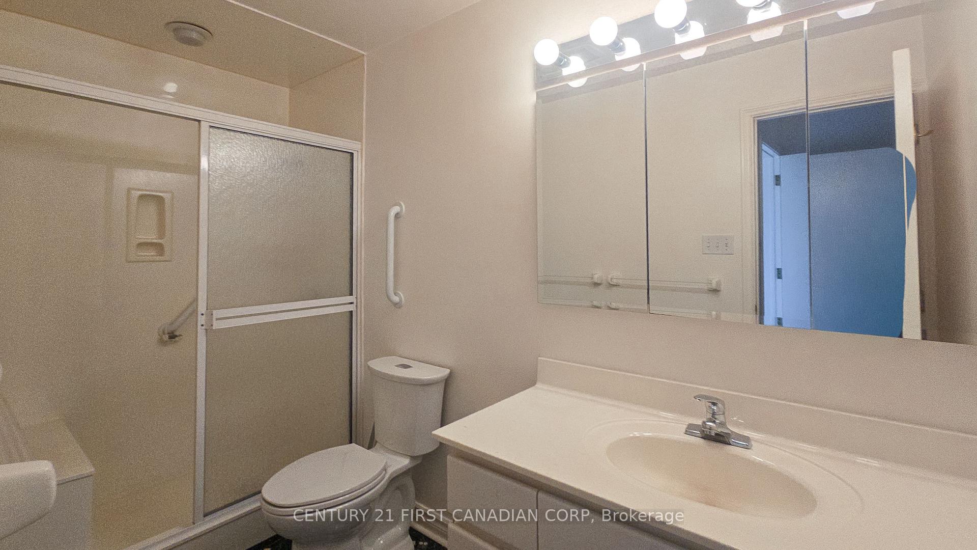 Photo 20 of 2546 Westdel Bourne, London, South K — HOMEH
