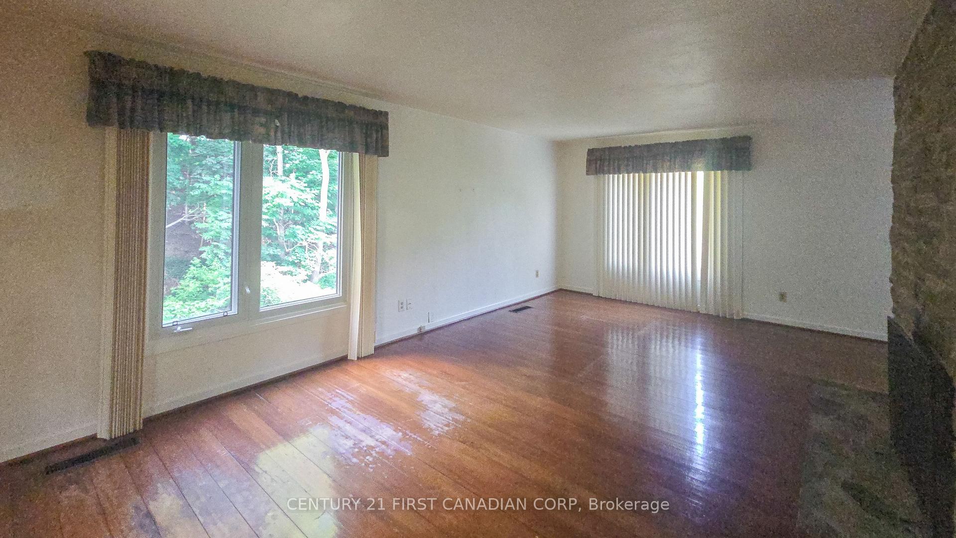 Photo 23 of 2546 Westdel Bourne, London, South K — HOMEH