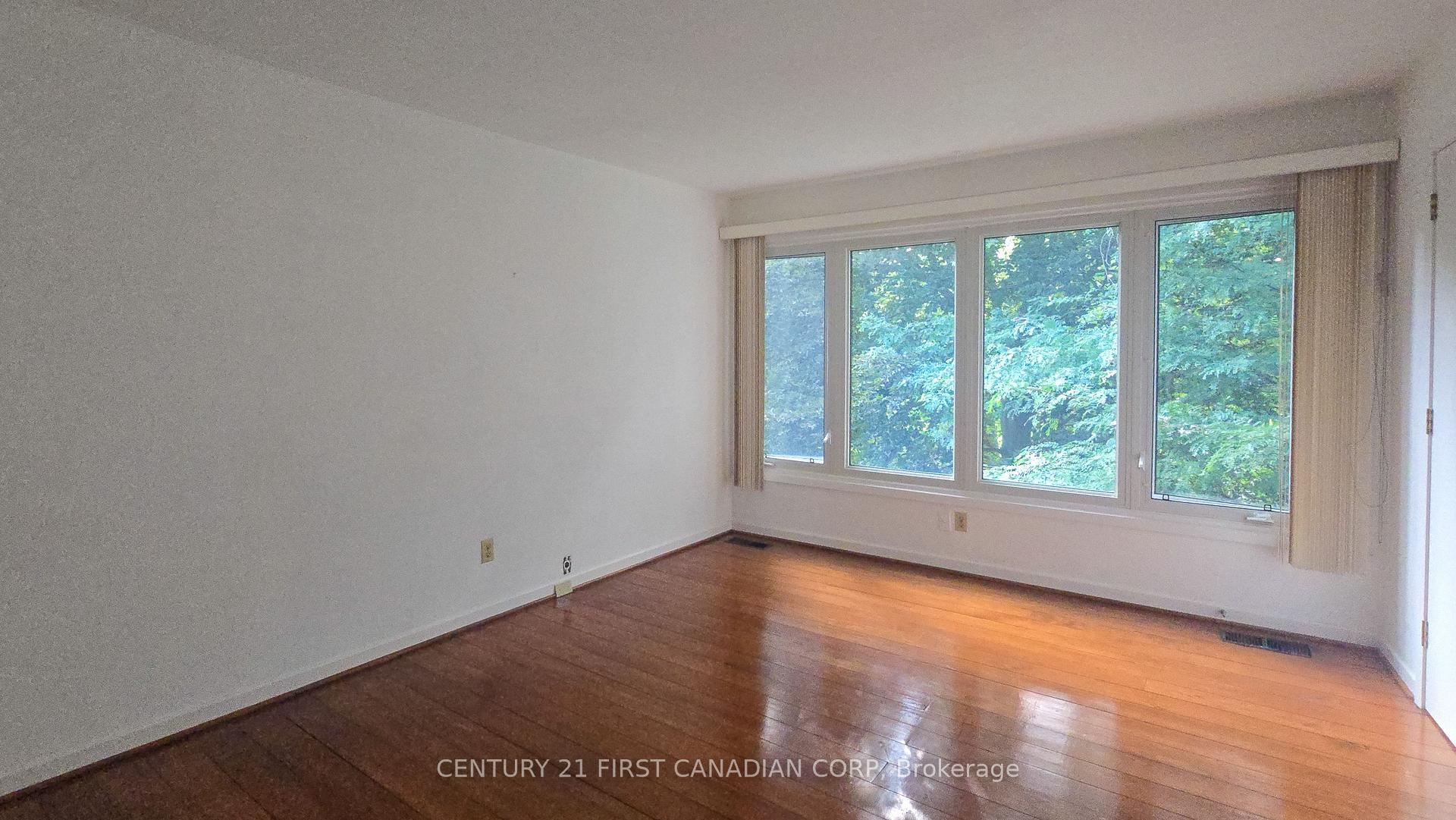 Photo 25 of 2546 Westdel Bourne, London, South K — HOMEH