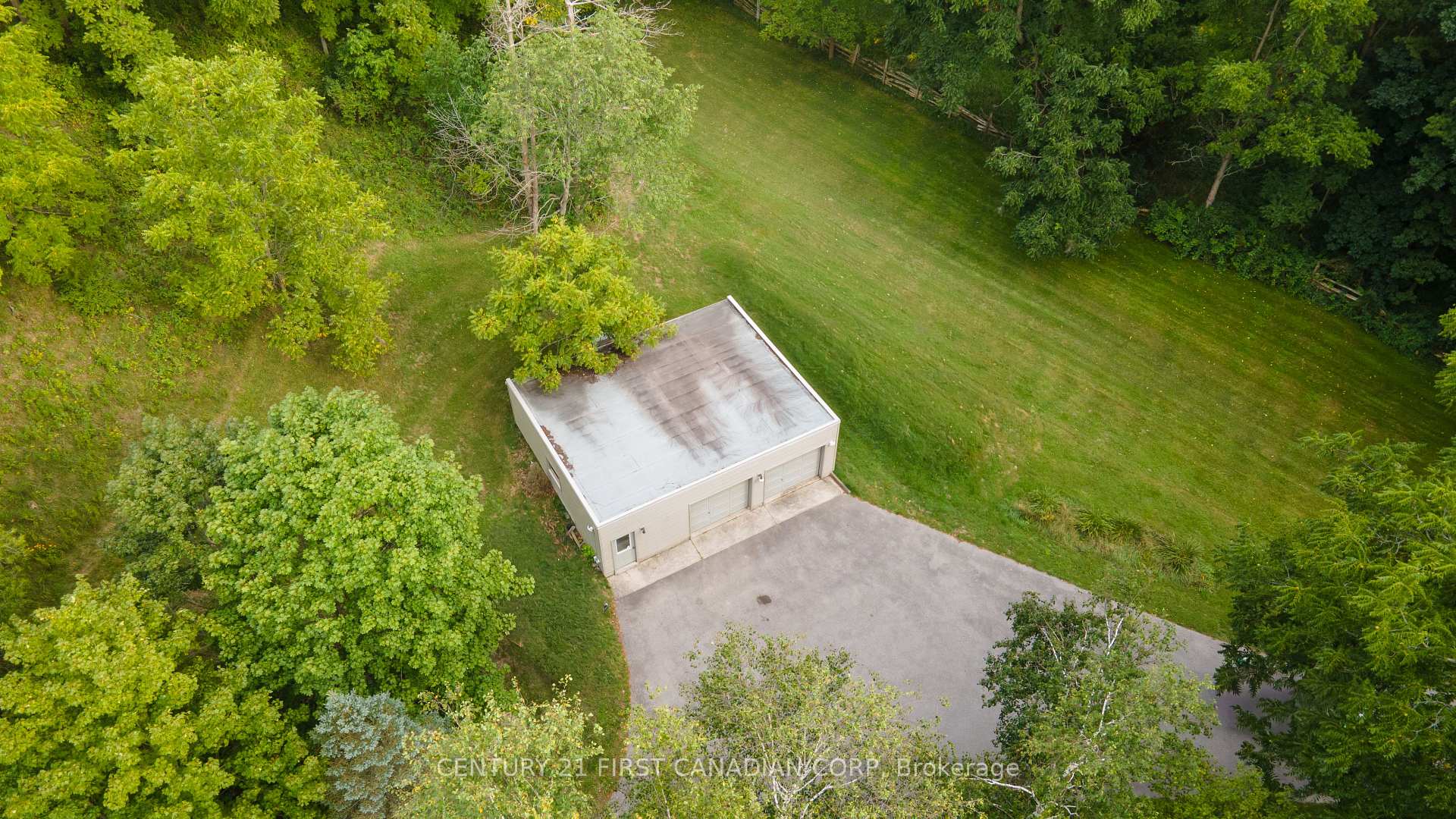 Photo 30 of 2546 Westdel Bourne, London, South K — HOMEH