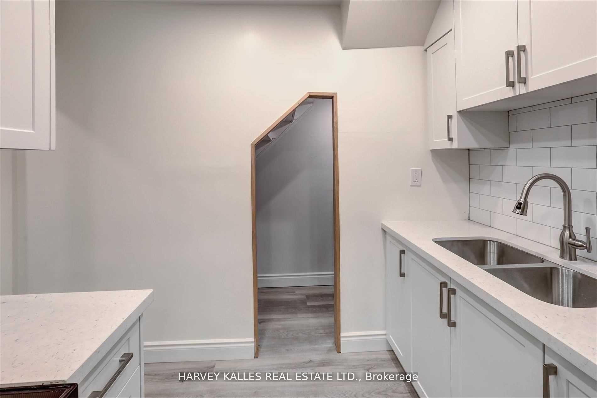 Photo 9 of Unit B, 901 Millwood Road, Toronto, Leaside — HOMEH