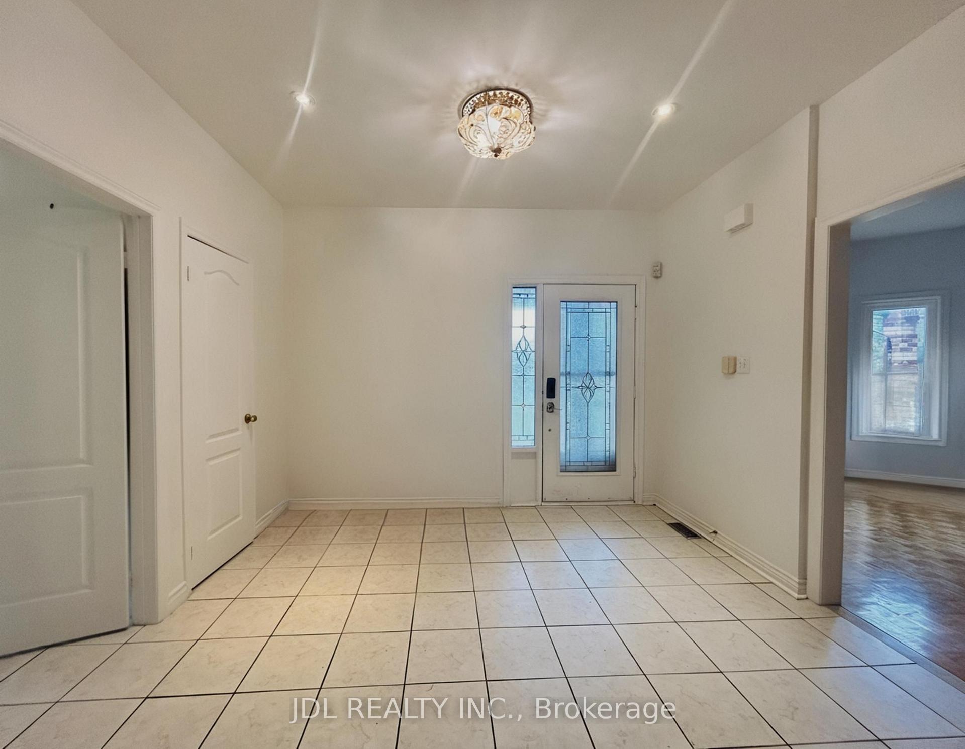 Photo 5 of Unit Bsmt, 80 Caproni Drive, Vaughan, Maple — HOMEH