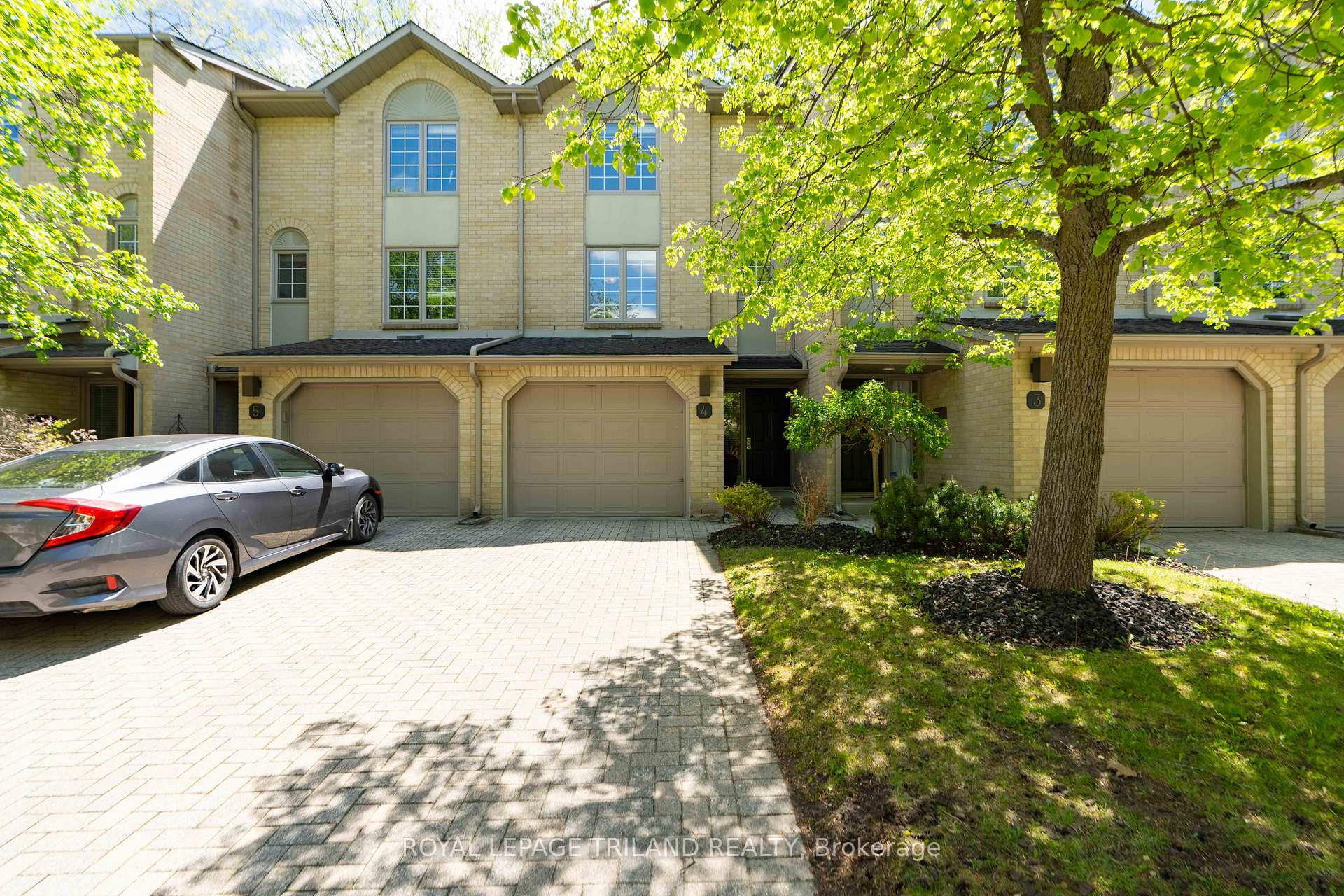 Front of Unit 4, 1399 Commissioners Road W
