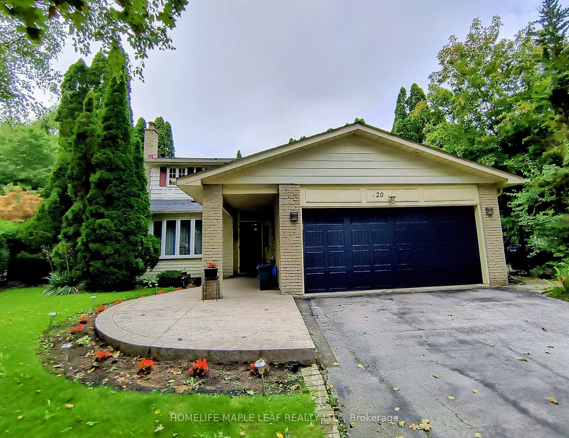 Photo 3 of 20 Brookfield Court, Markham, Markham Village — HOMEH