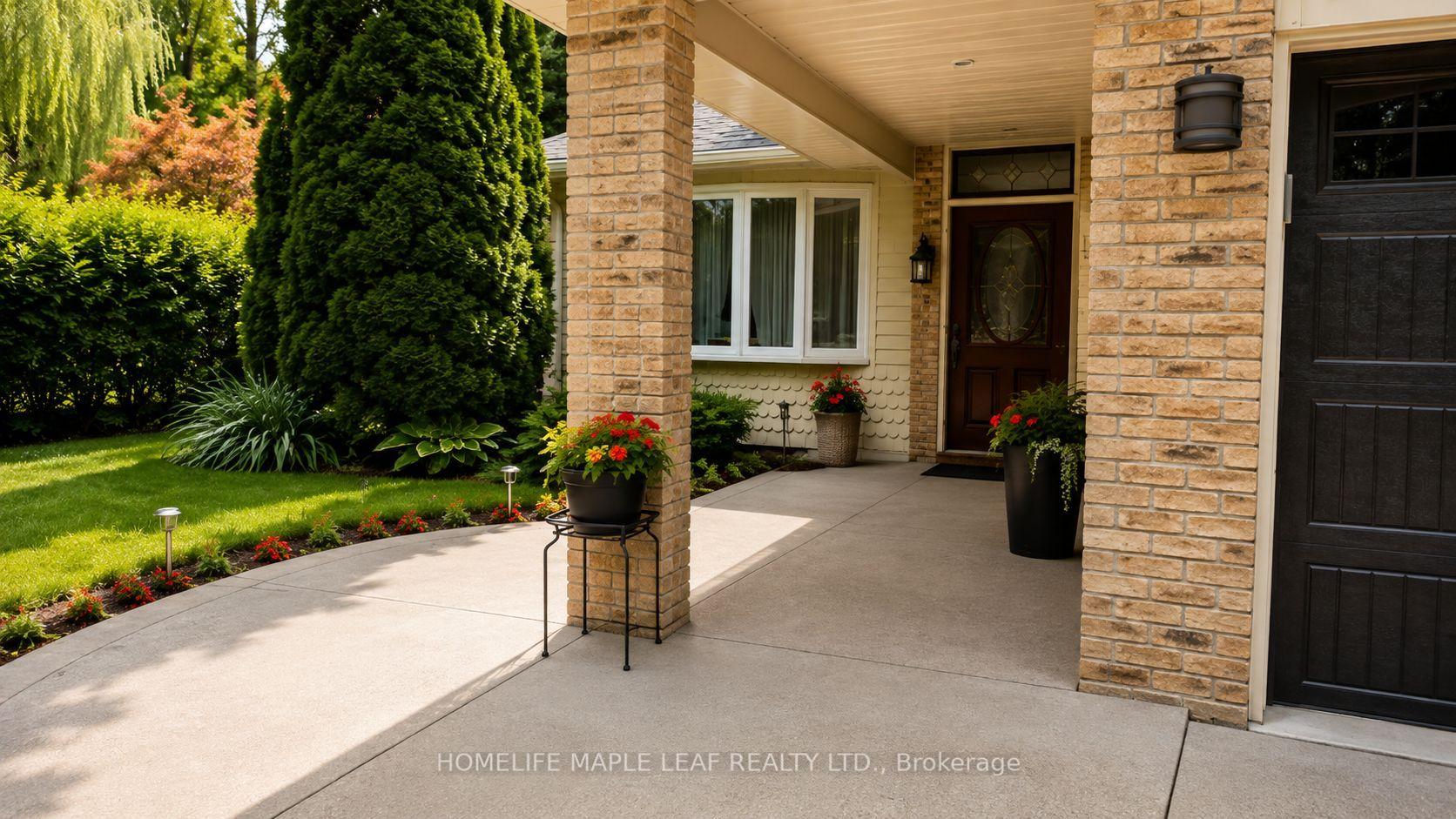 Photo 2 of 20 Brookfield Court, Markham, Markham Village — HOMEH