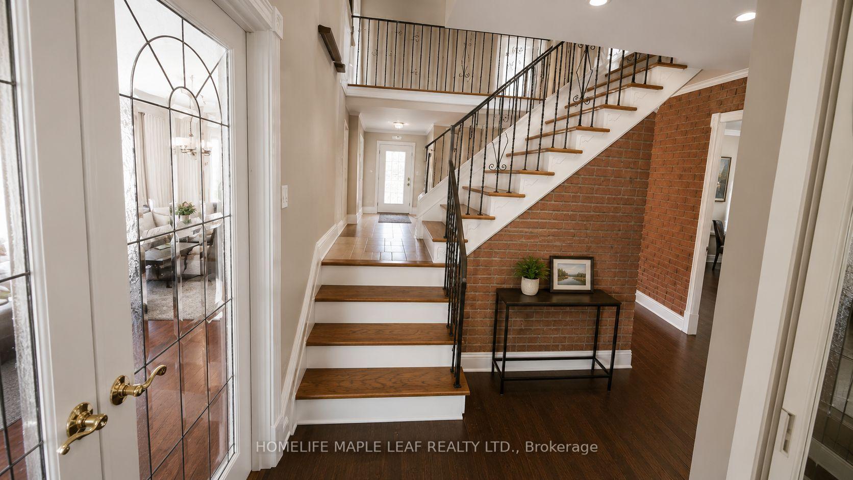 Photo 4 of 20 Brookfield Court, Markham, Markham Village — HOMEH