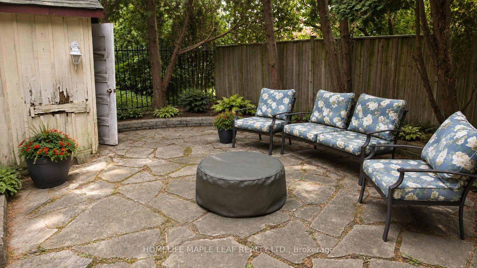 Photo 5 of 20 Brookfield Court, Markham, Markham Village — HOMEH