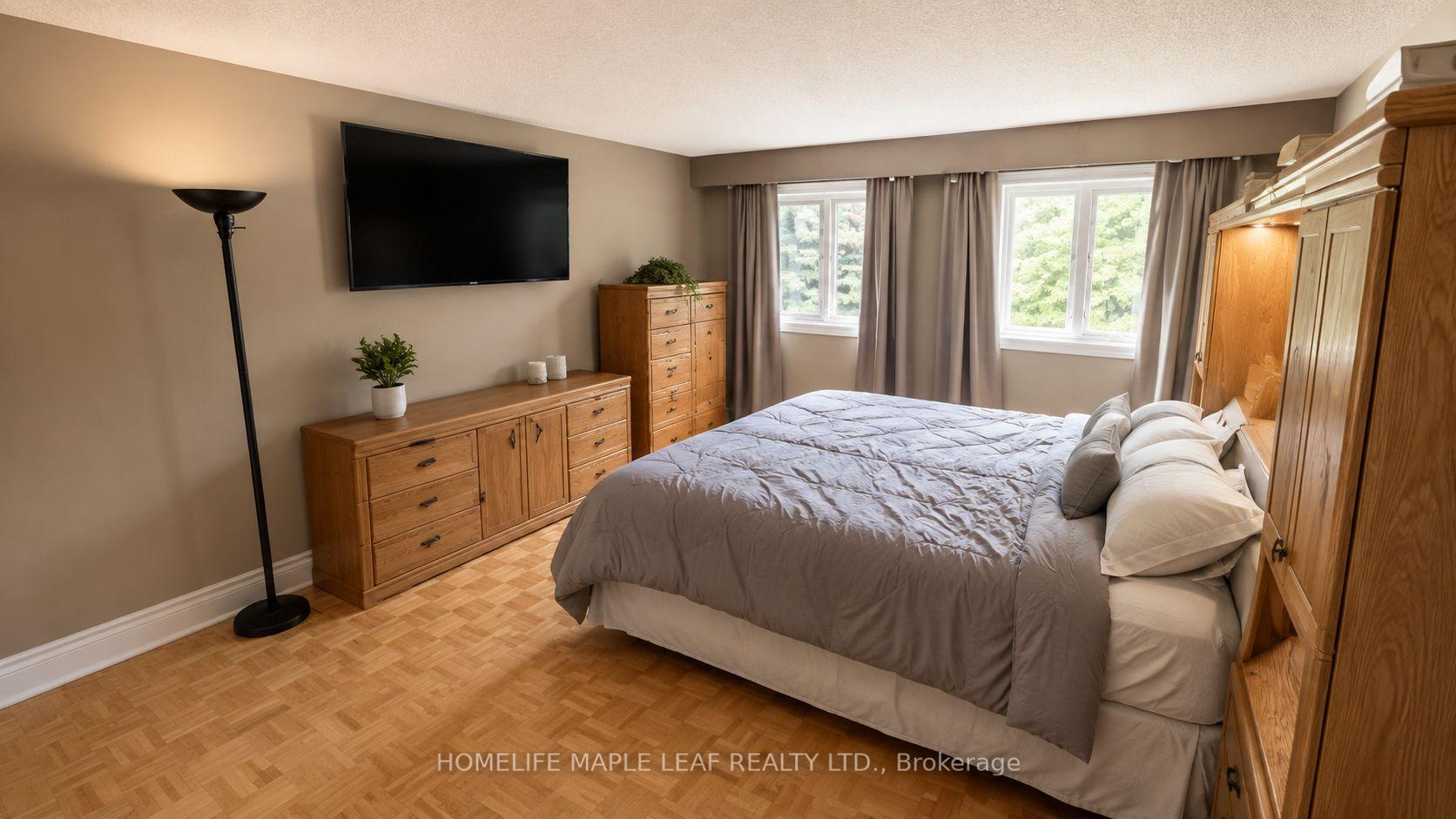 Photo 11 of 20 Brookfield Court, Markham, Markham Village — HOMEH